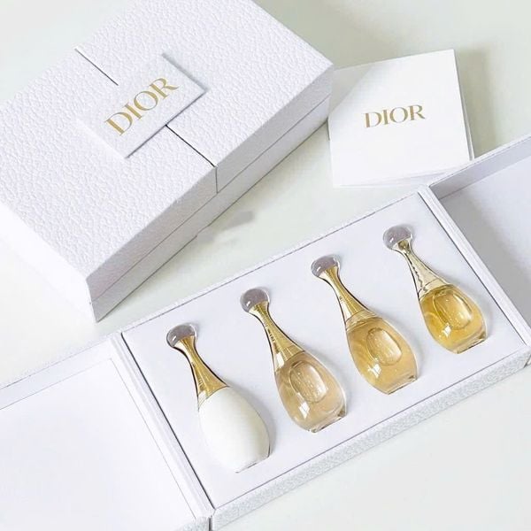 Bộ Quà Tặng Giáng Sinh - 4 Chai Nước Hoa Dior J adore