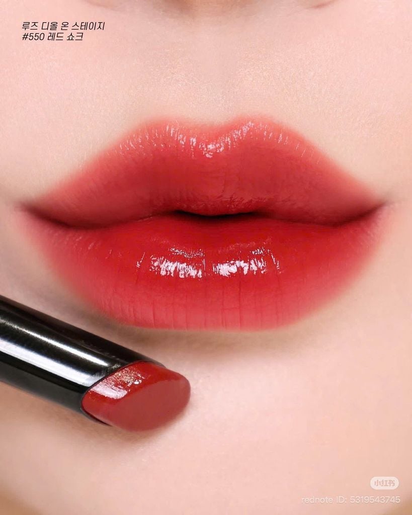 Quà Sinh Nhật Cho Vợ – Son Dior 550 Red Shock Sang Trọng, Quyến Rũ