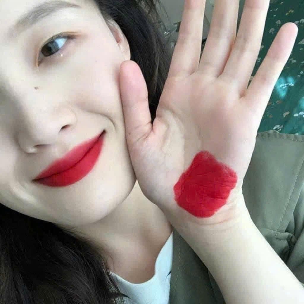 Son Prada Monochrome Hyper Matte R129 Lacca