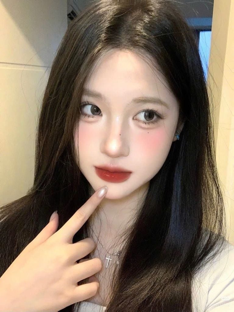 Quà 8/3 Đặc Biệt : Son Dior Rouge On Stage Shine 850 Red Fortune