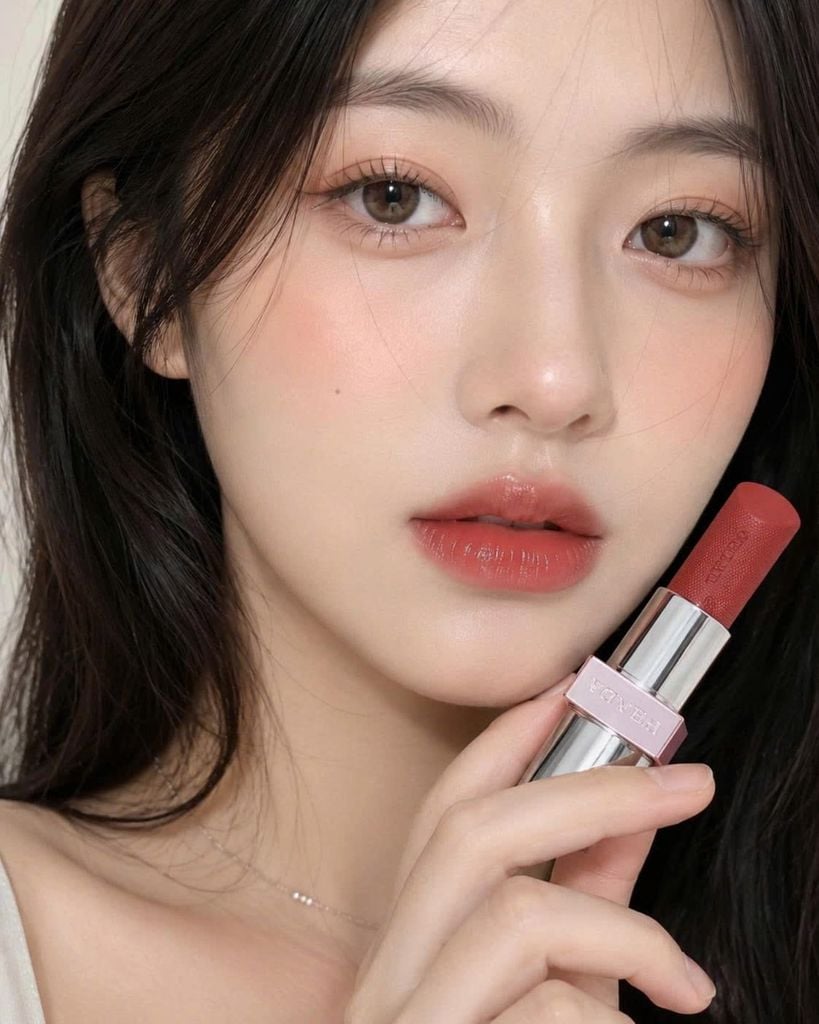 Son Dưỡng Prada Light Glowing Balm U020 Rosso