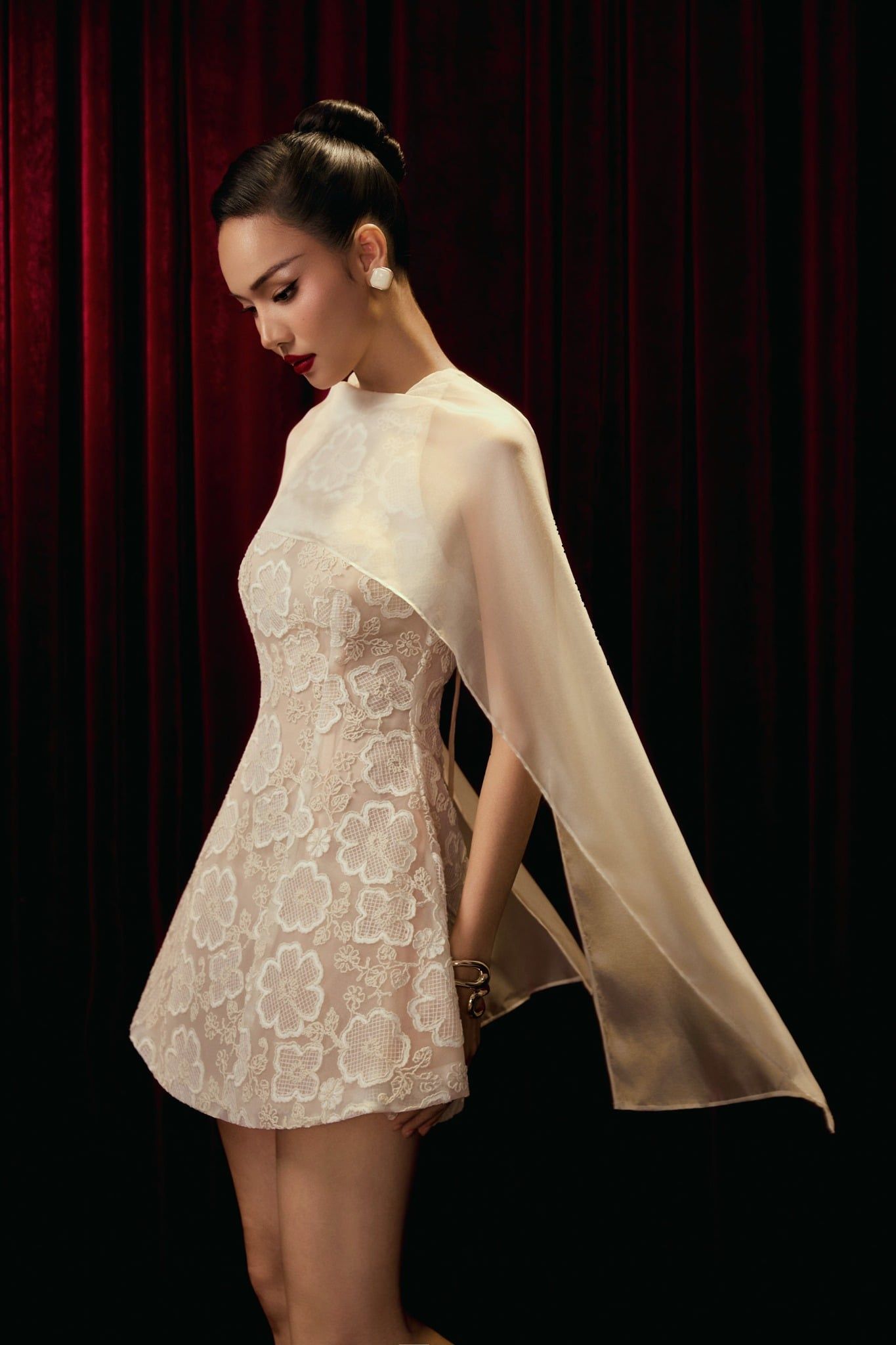 Đầm Ngắn Muse Halter Elegance