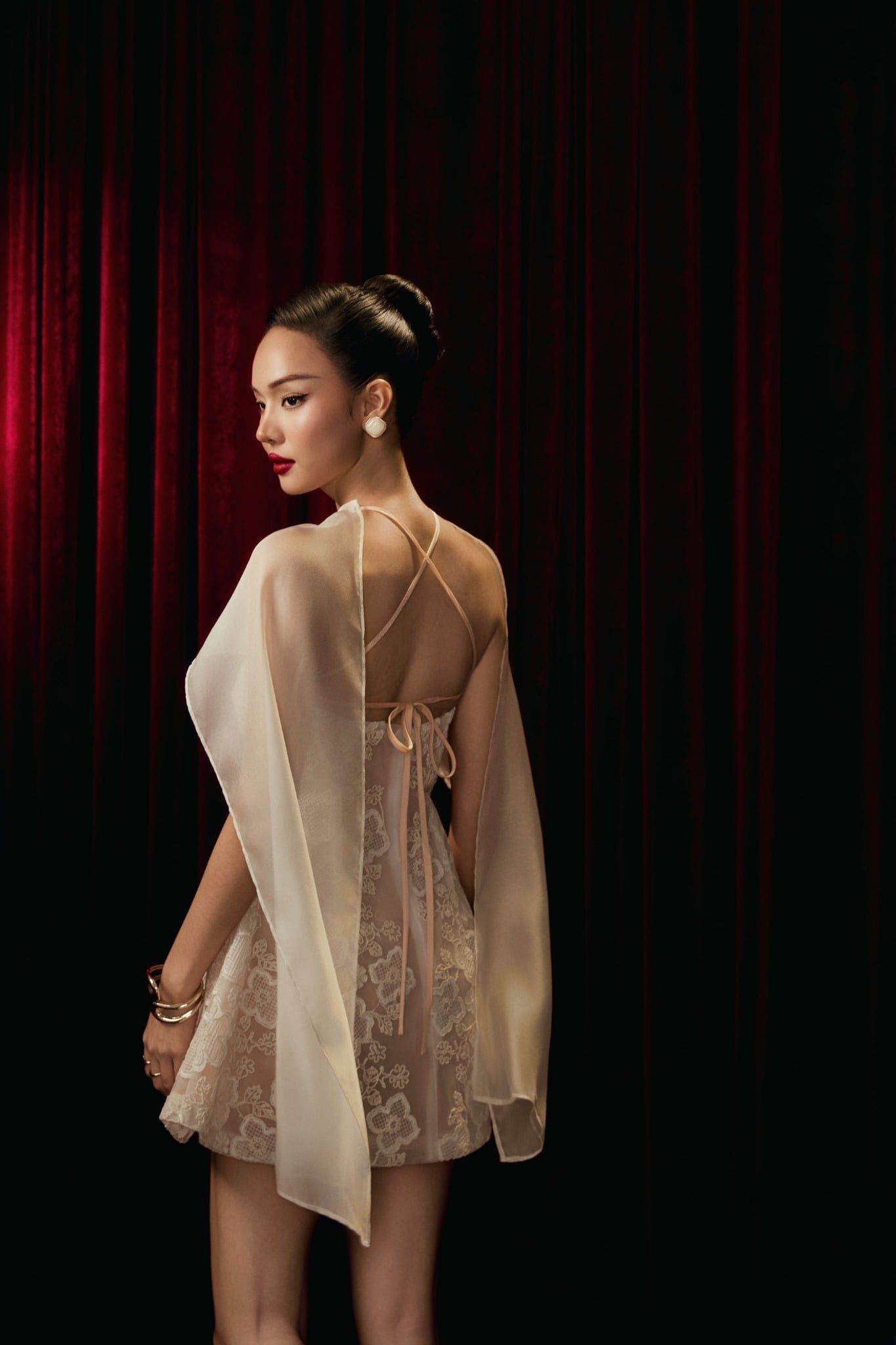 Đầm Ngắn Muse Halter Elegance