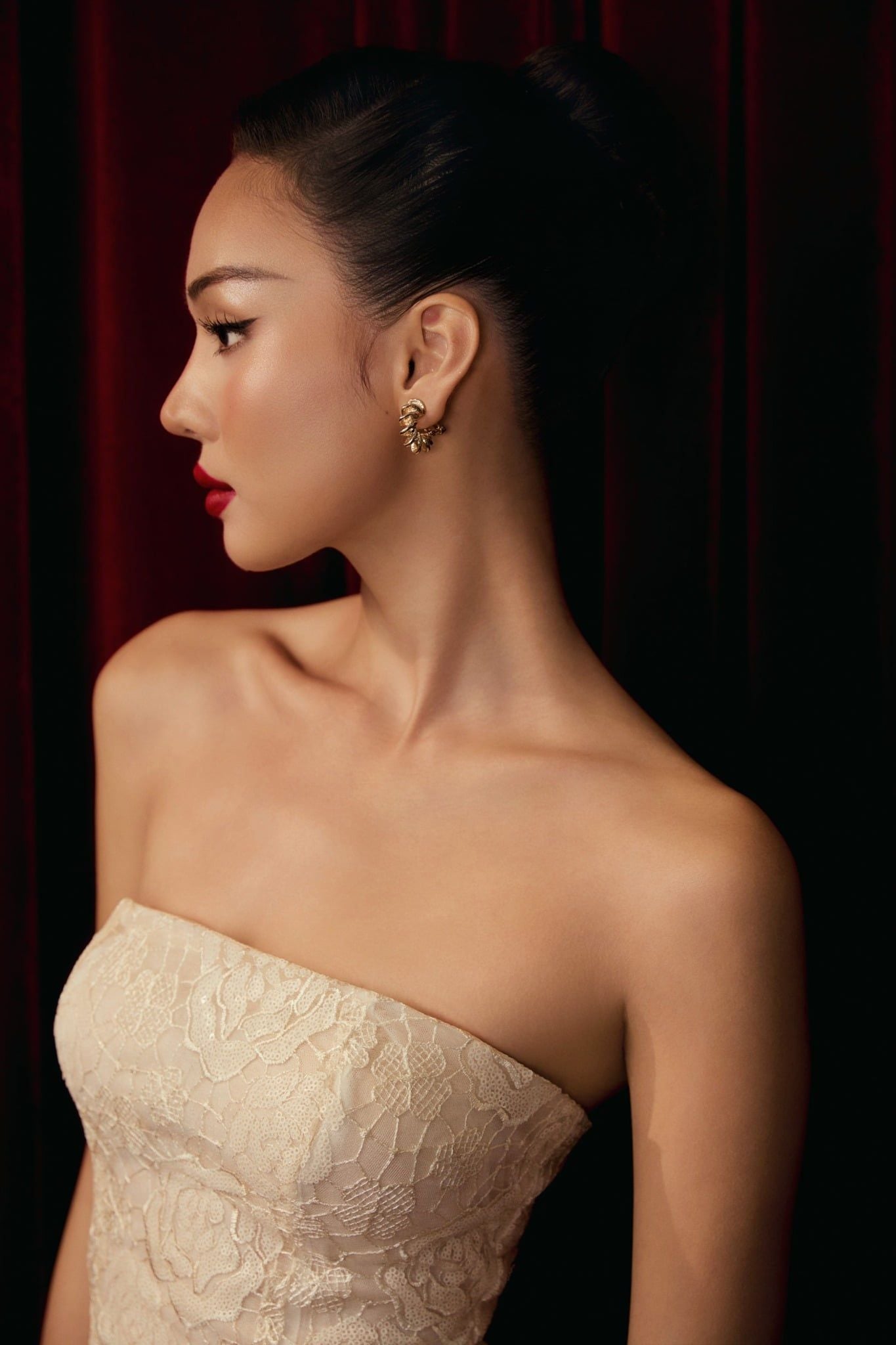 Đầm Ngắn White Floral Lace Mini