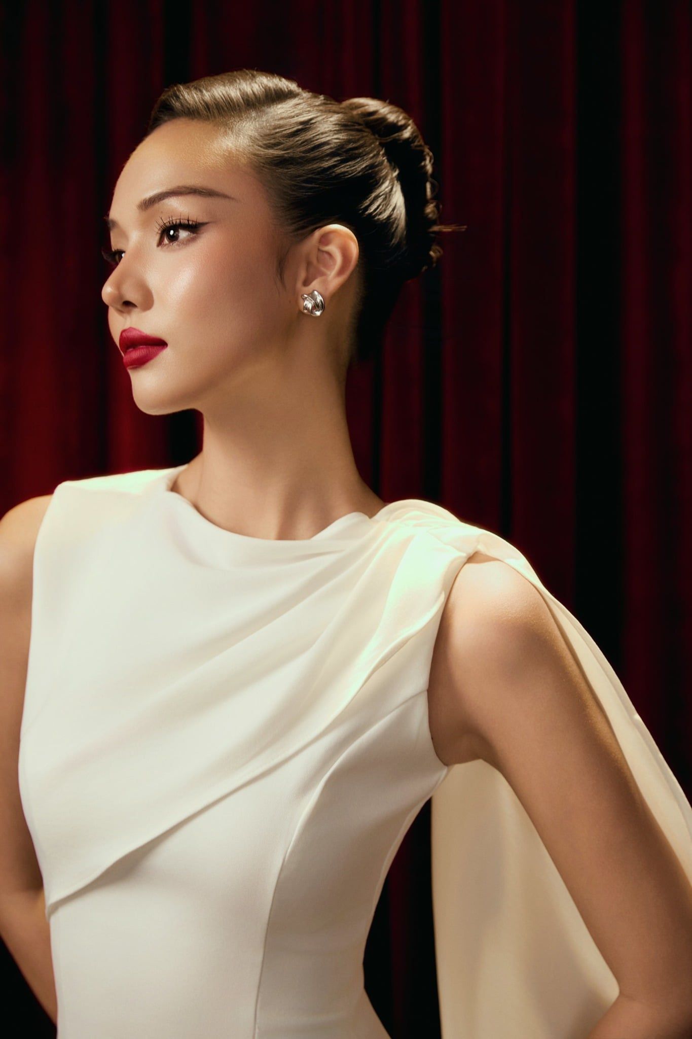 Đầm Ngắn Diag Shoulder Gentle