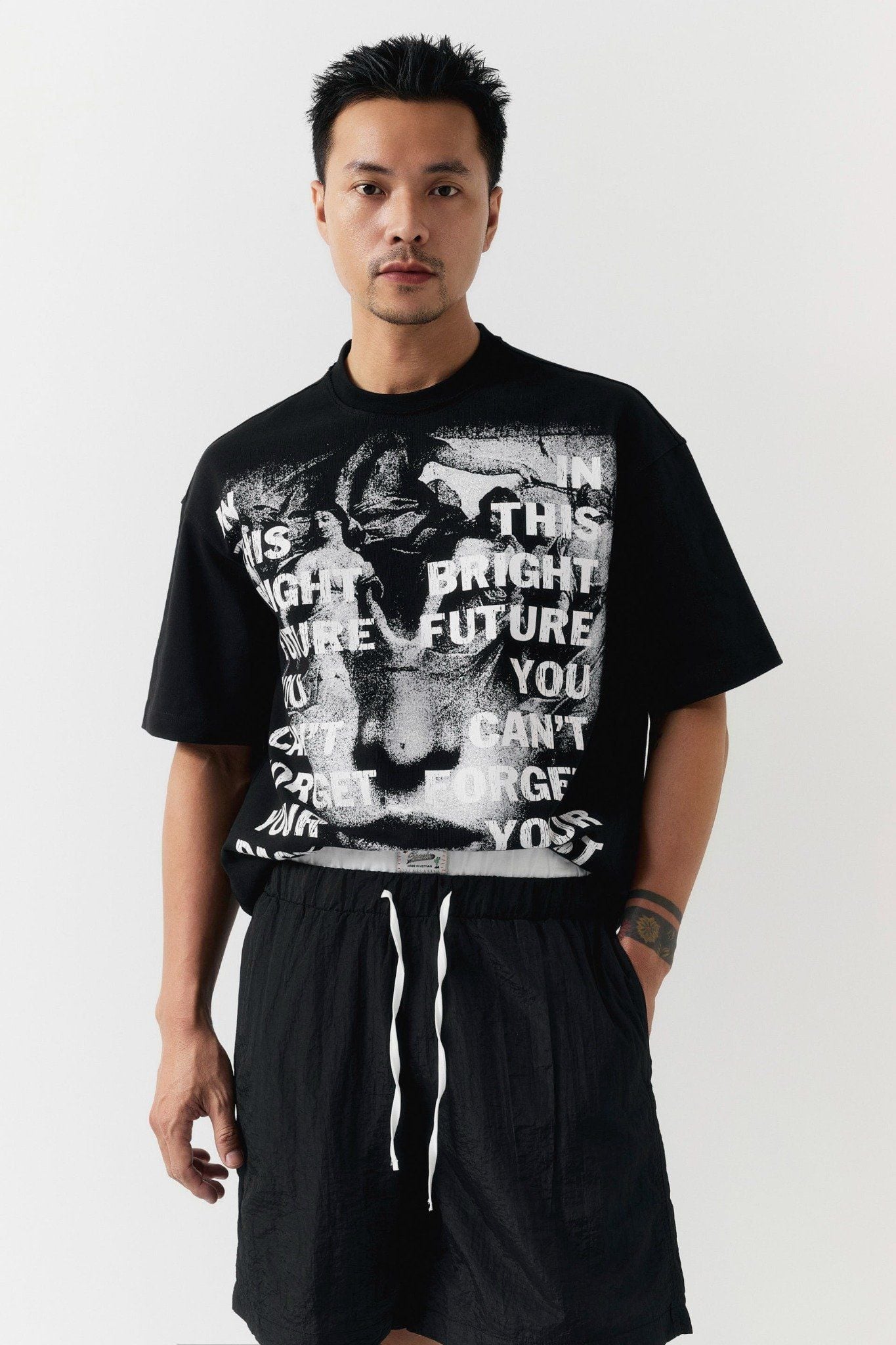  Áo Thun Future Past Black 360GSM 