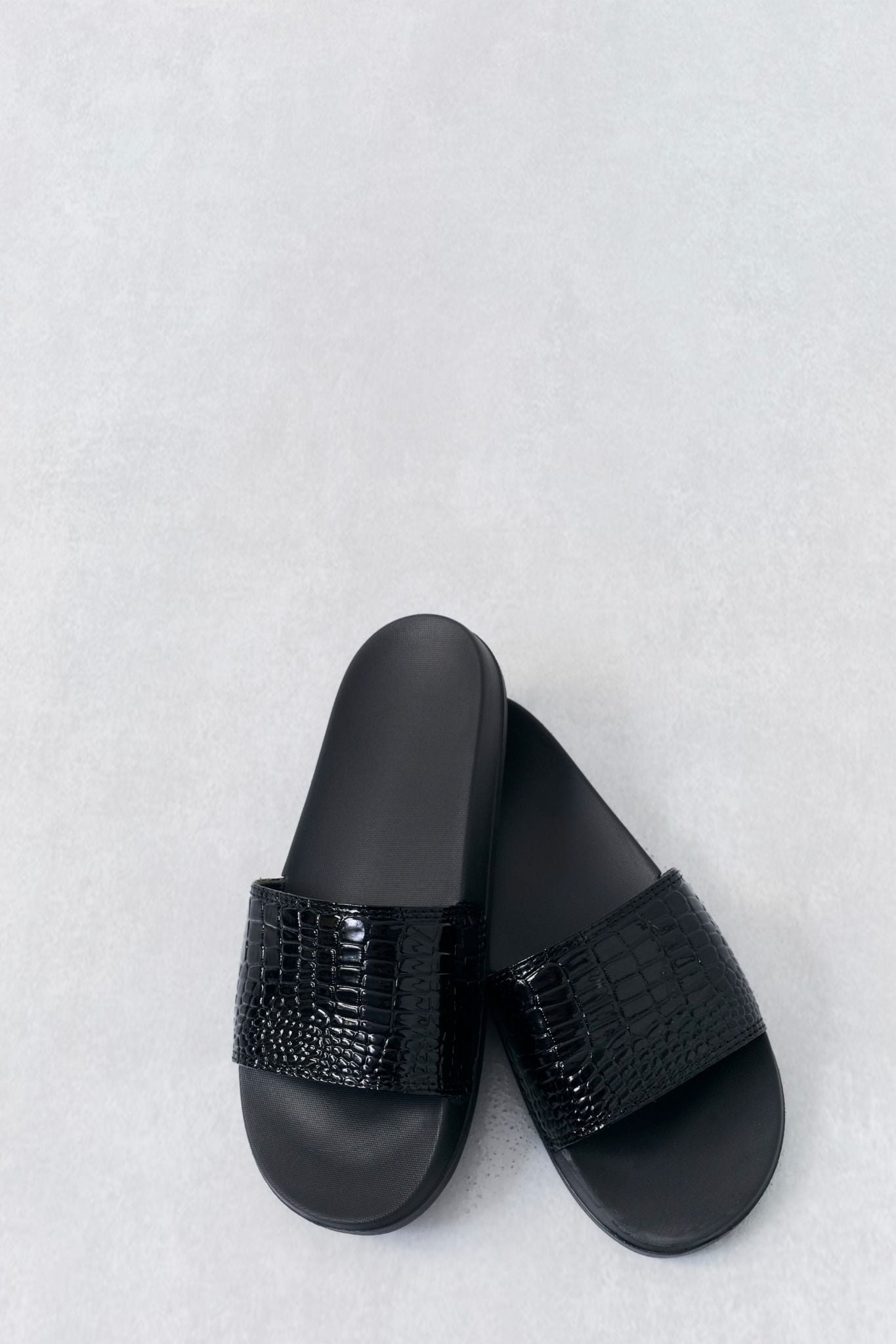 Dép Embossed Casual Slide