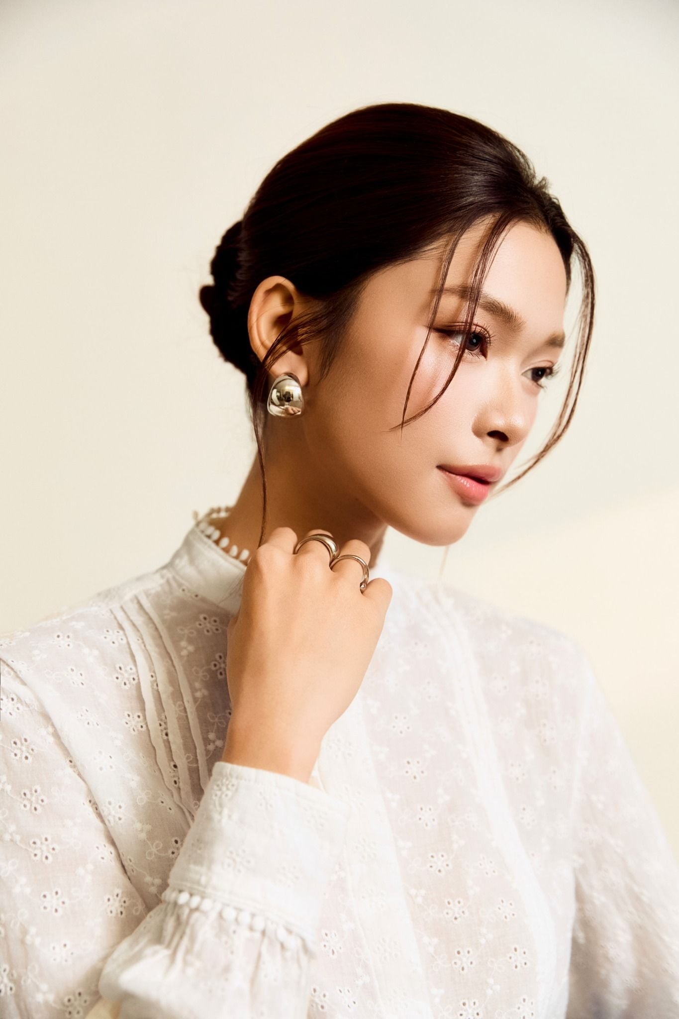  Áo Eyelet Blouse Long Sleeves 