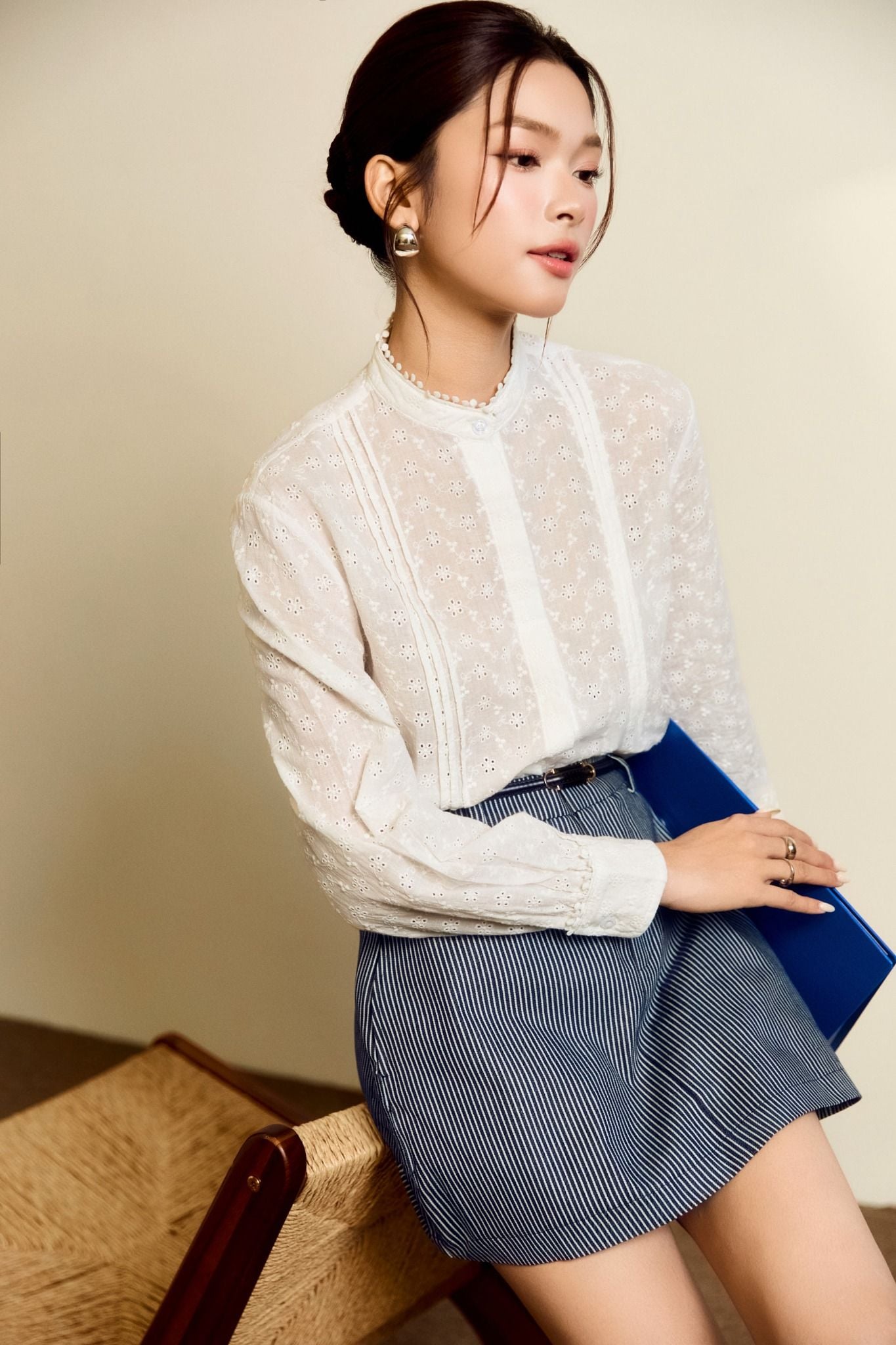 Áo Eyelet Blouse Long Sleeves