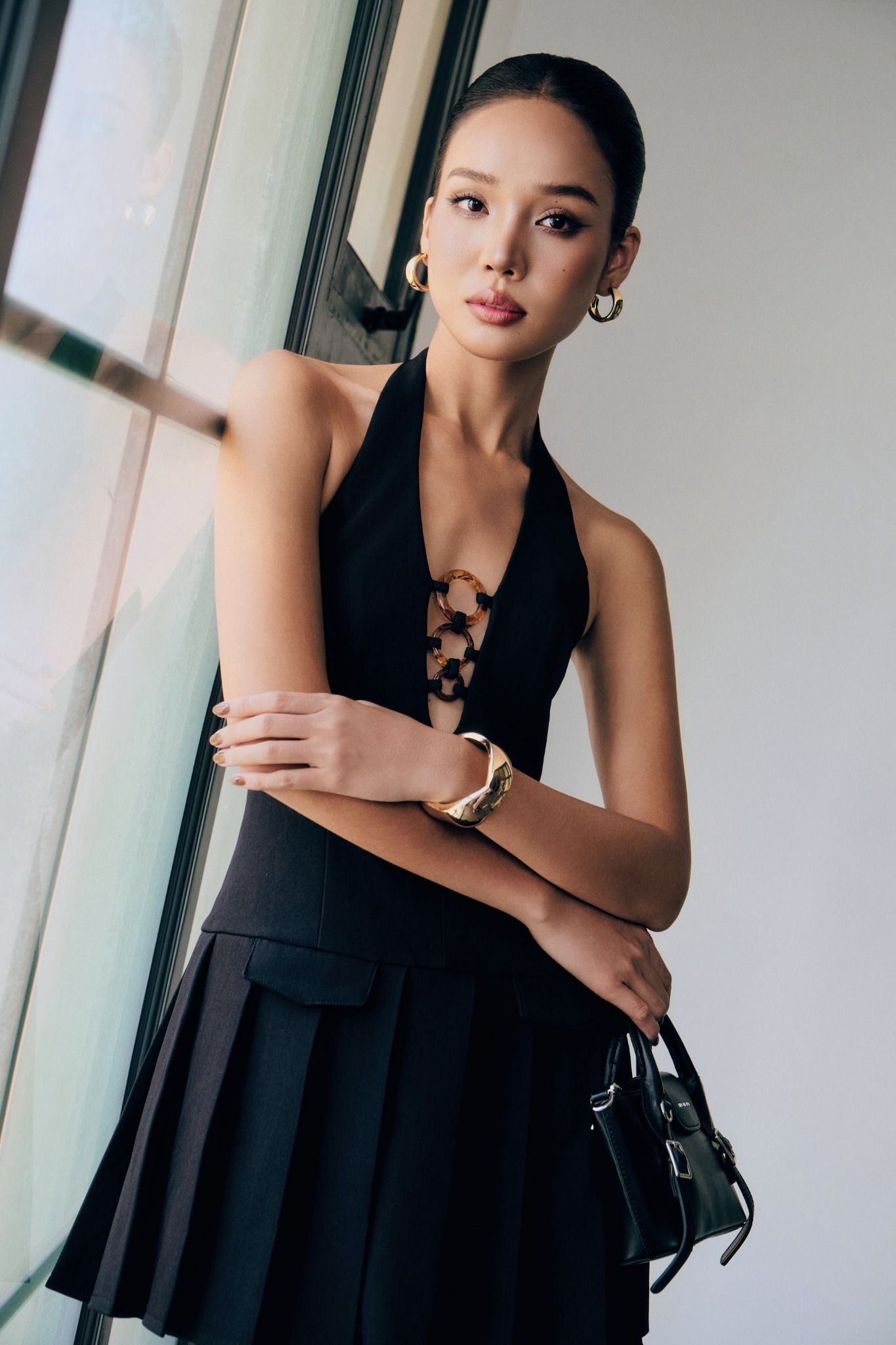 Đầm Ngắn Chest Cutout Halter