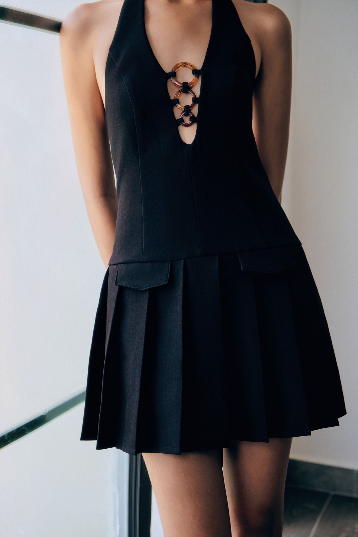 Đầm Ngắn Chest Cutout Halter