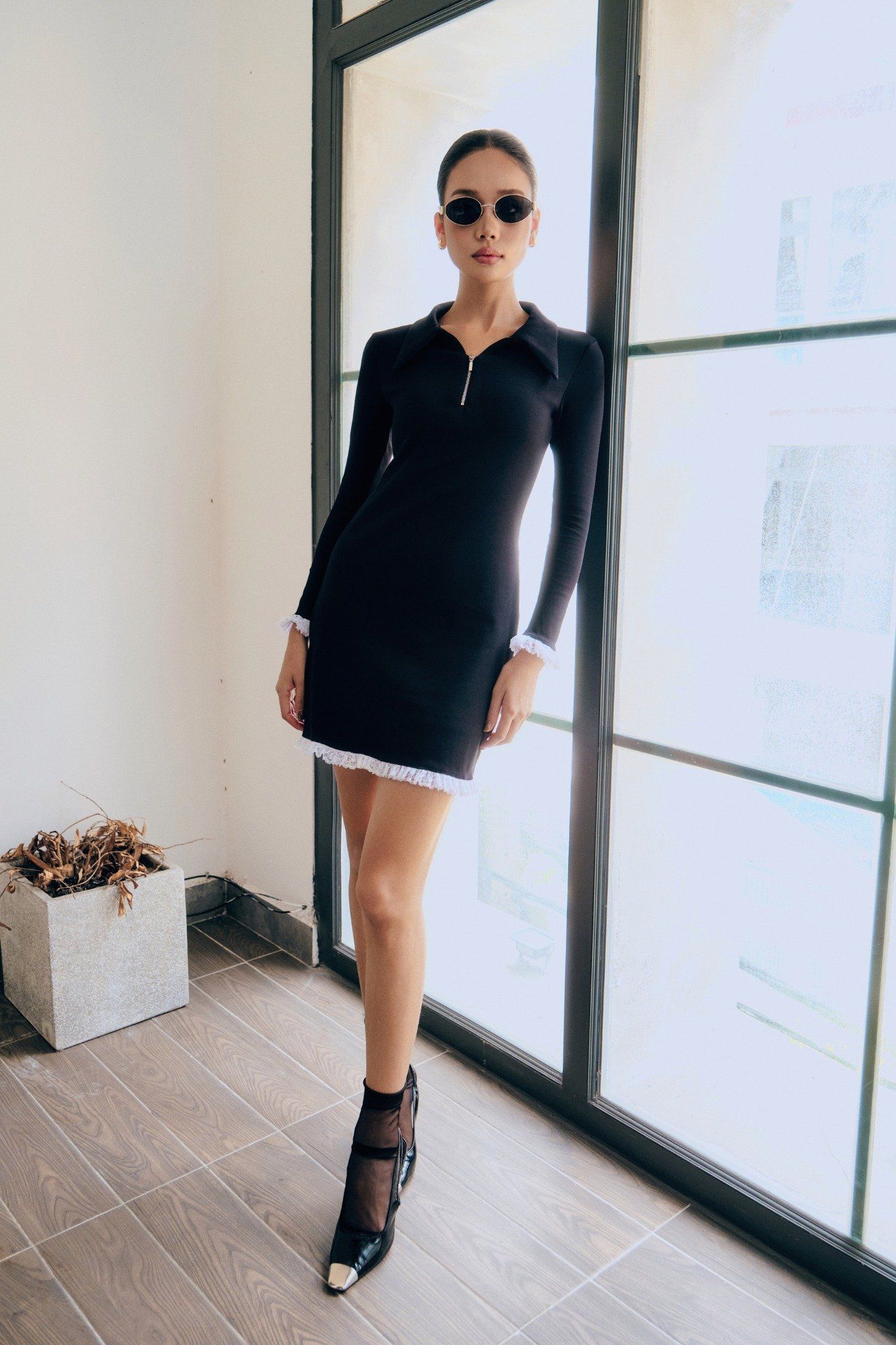 Đầm Ngắn Elegant Flare Zip