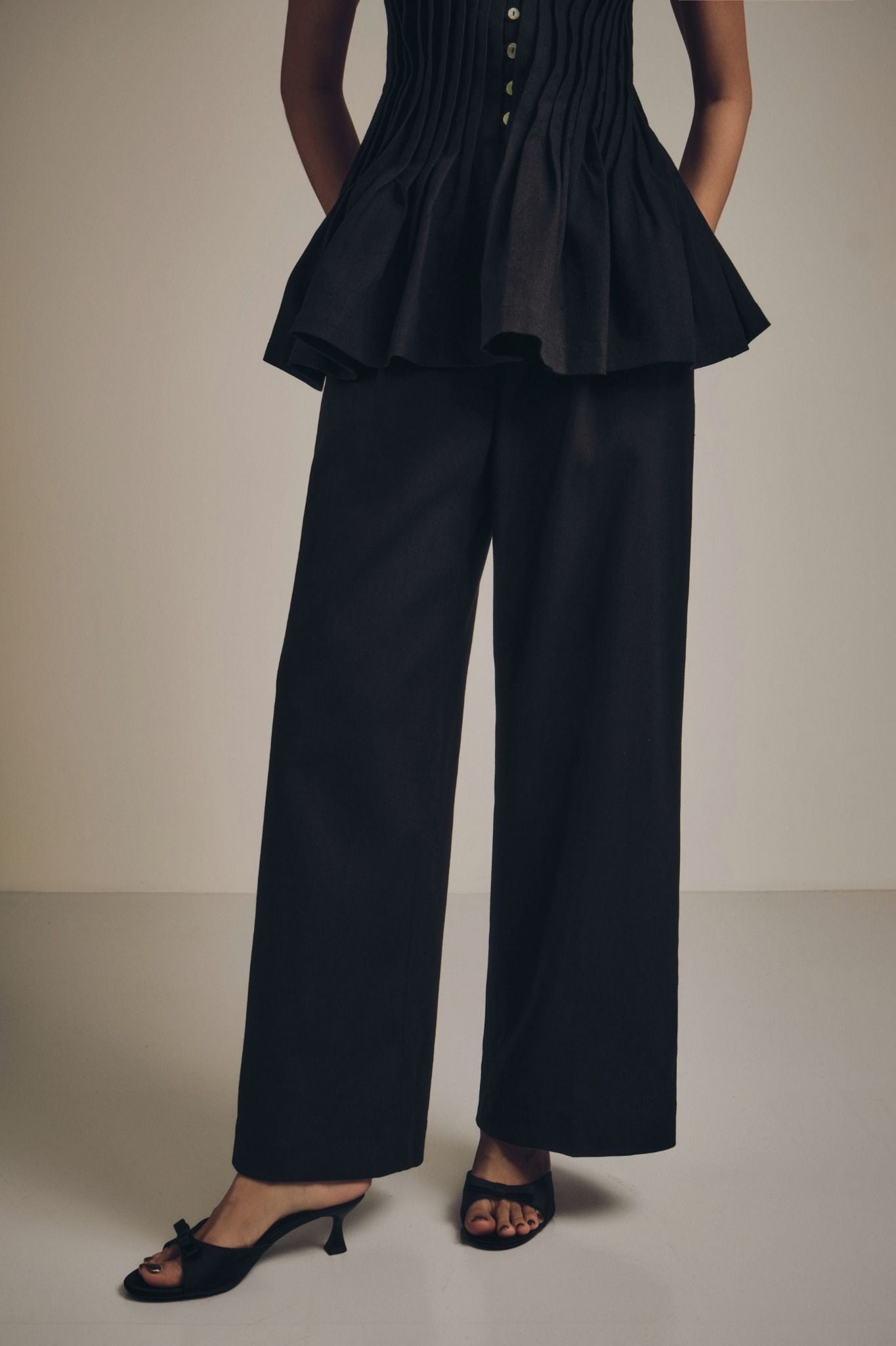  Quần Dài Loose Form Essential 