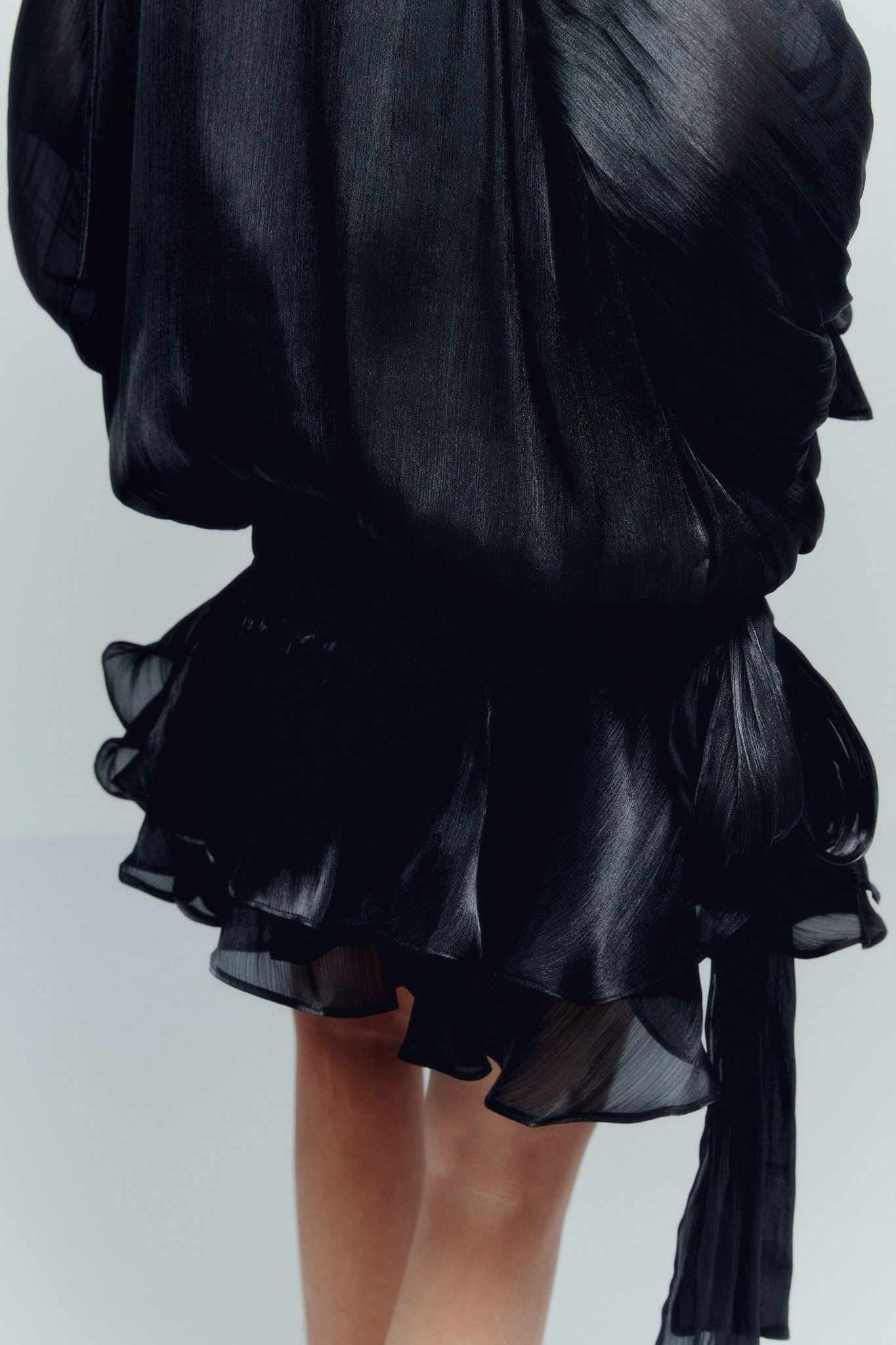 Đầm Ngắn Ivory Off-Shoulder Silk