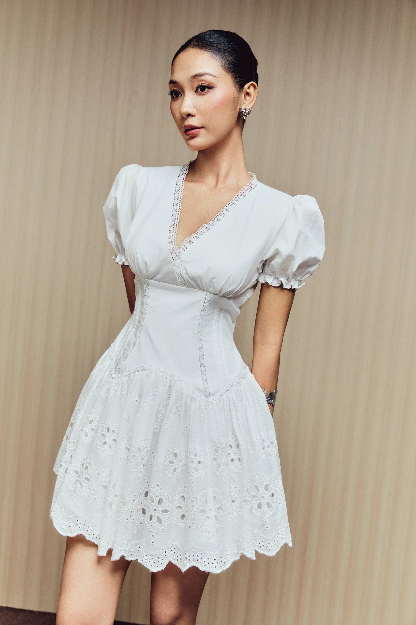 Đầm Ngắn Vneck Gentle Pattern