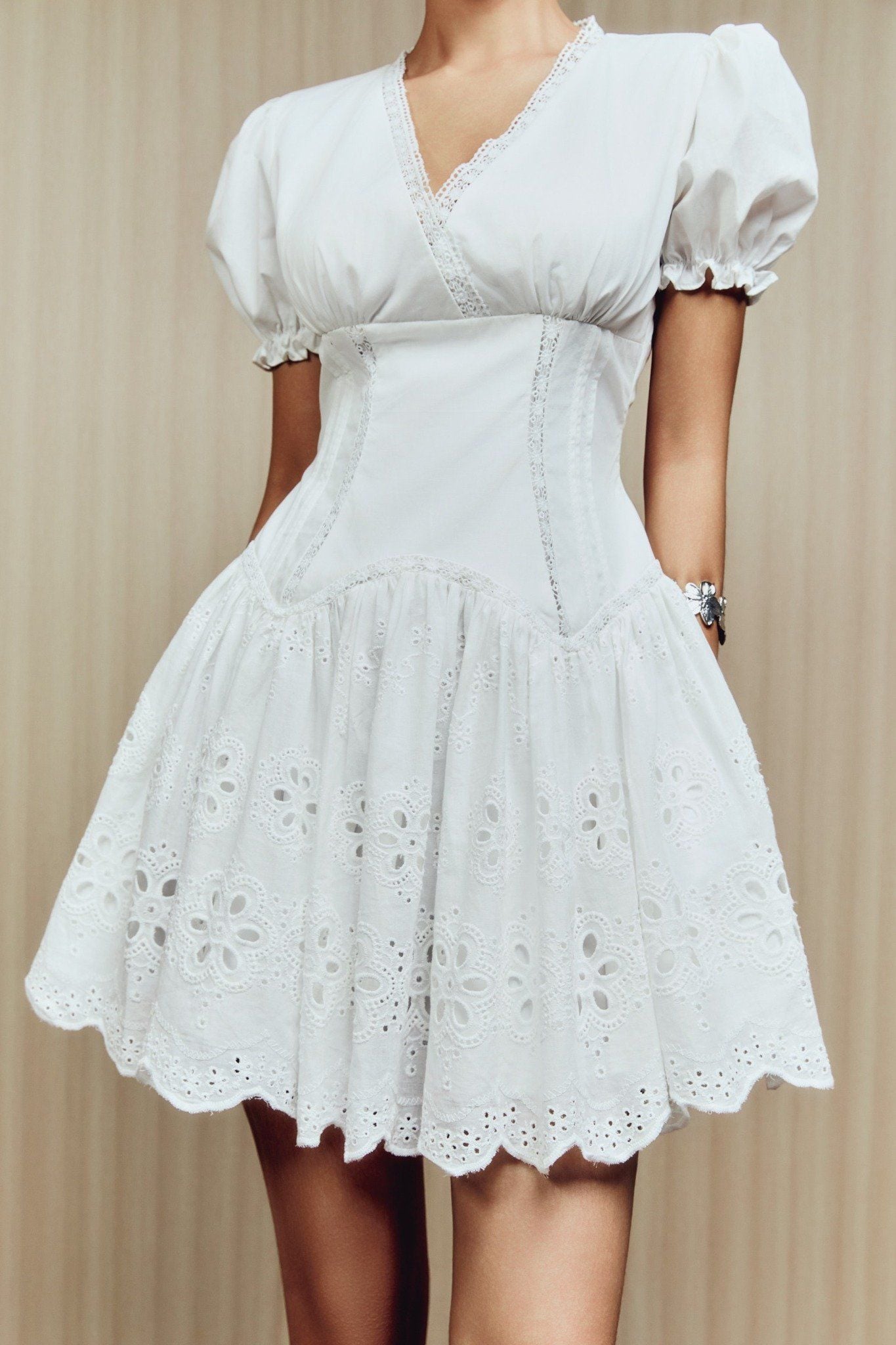 Đầm Ngắn Vneck Gentle Pattern