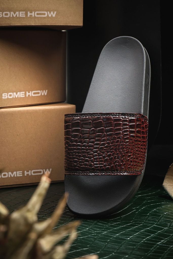 Dép Embossed Casual Slide