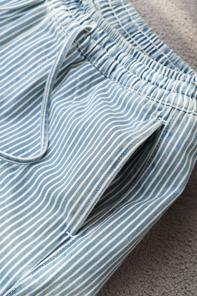 Quần Short Relaxed Lưng Thun White Pinstripe