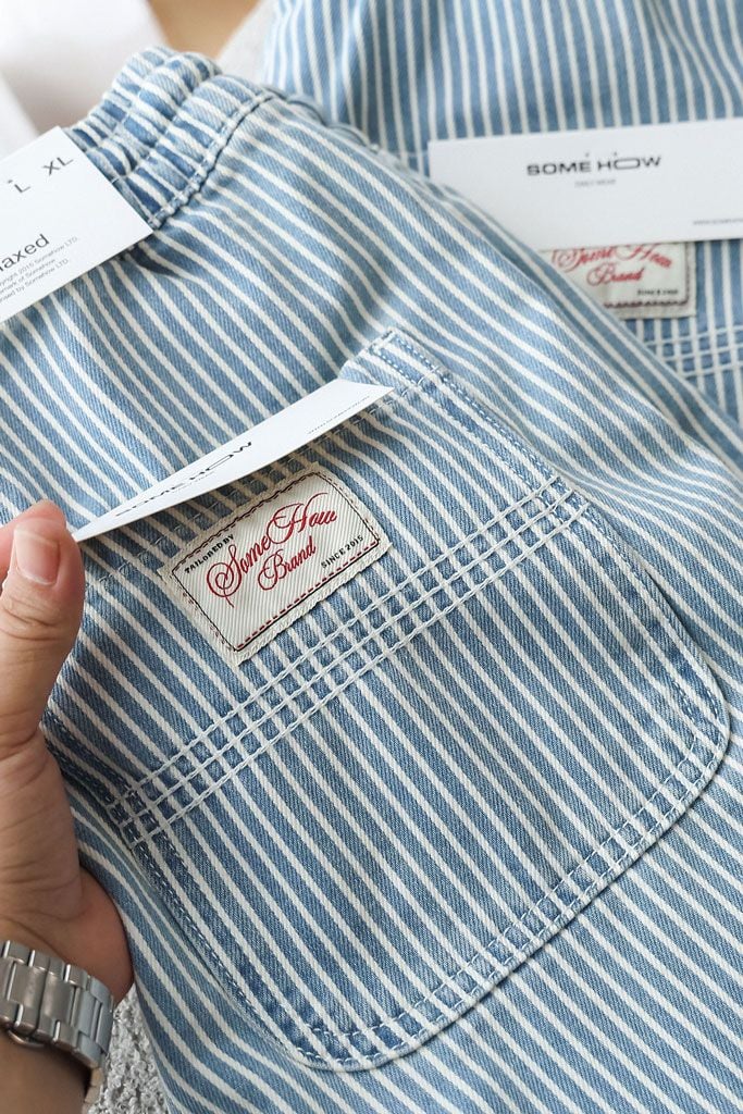 Quần Short Relaxed Lưng Thun White Pinstripe