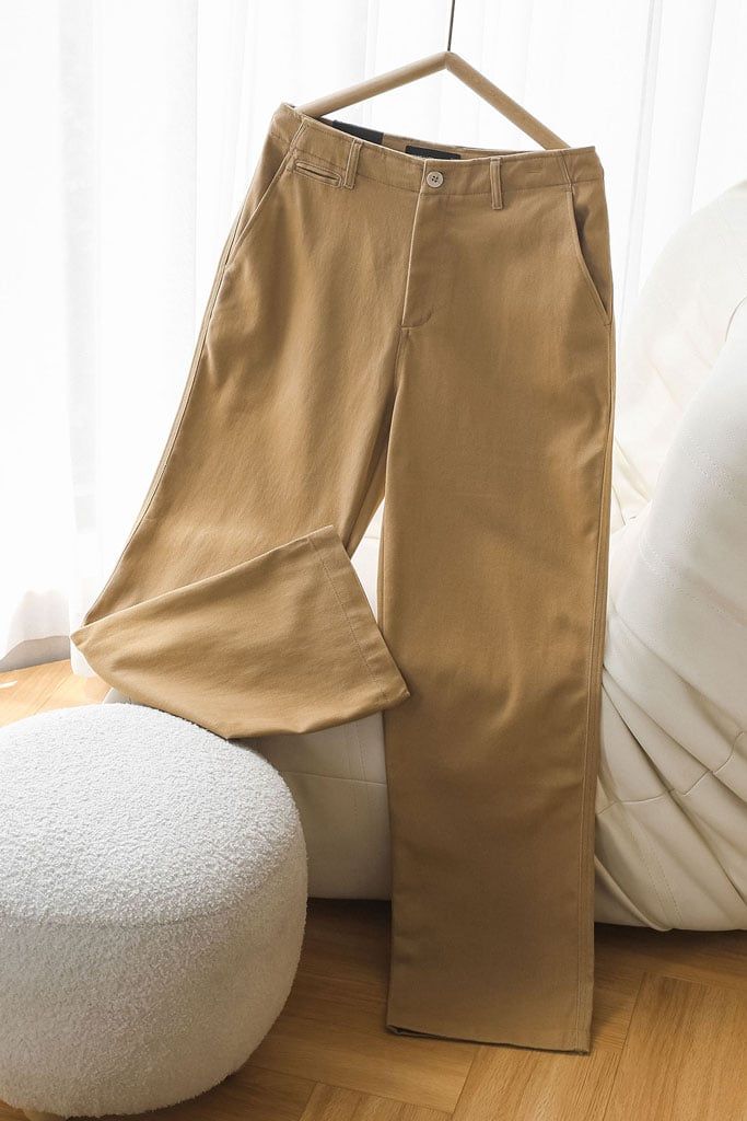 Quần Kaki Straight Essential Pant