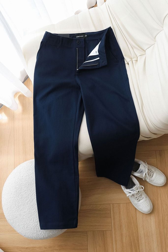 Quần Kaki Straight Essential Pant