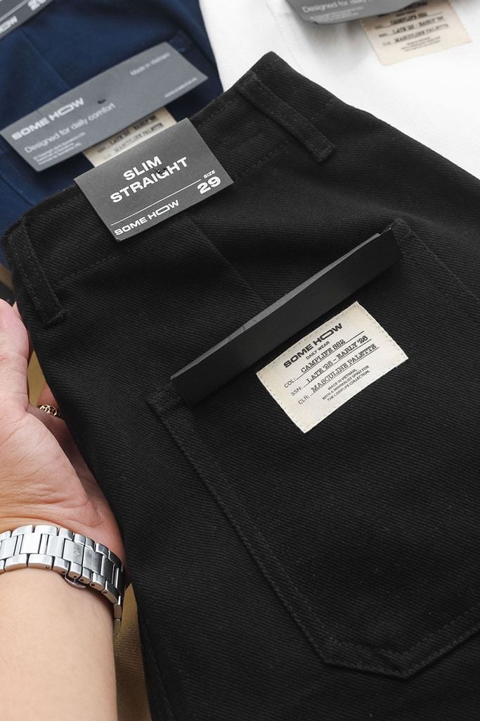 Quần Kaki Straight Essential Pant