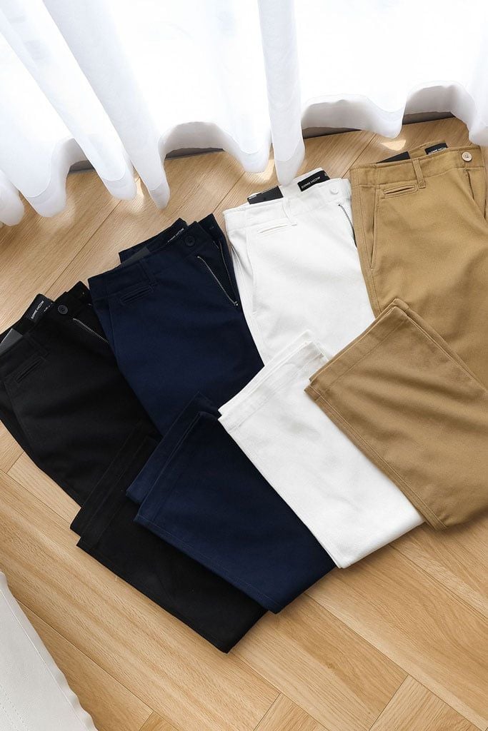Quần Kaki Straight Essential Pant
