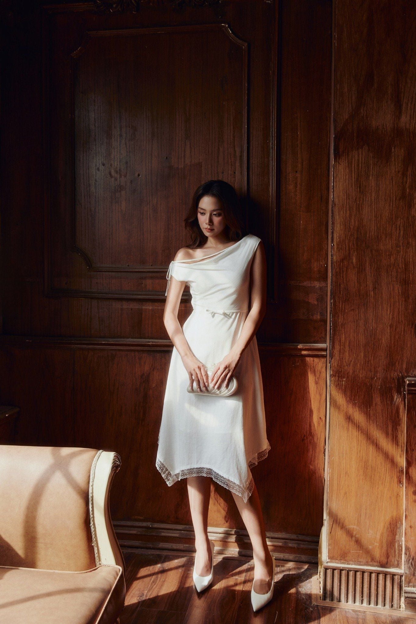  Đầm Dài Vai Lệch Phối Ren Ethereal 