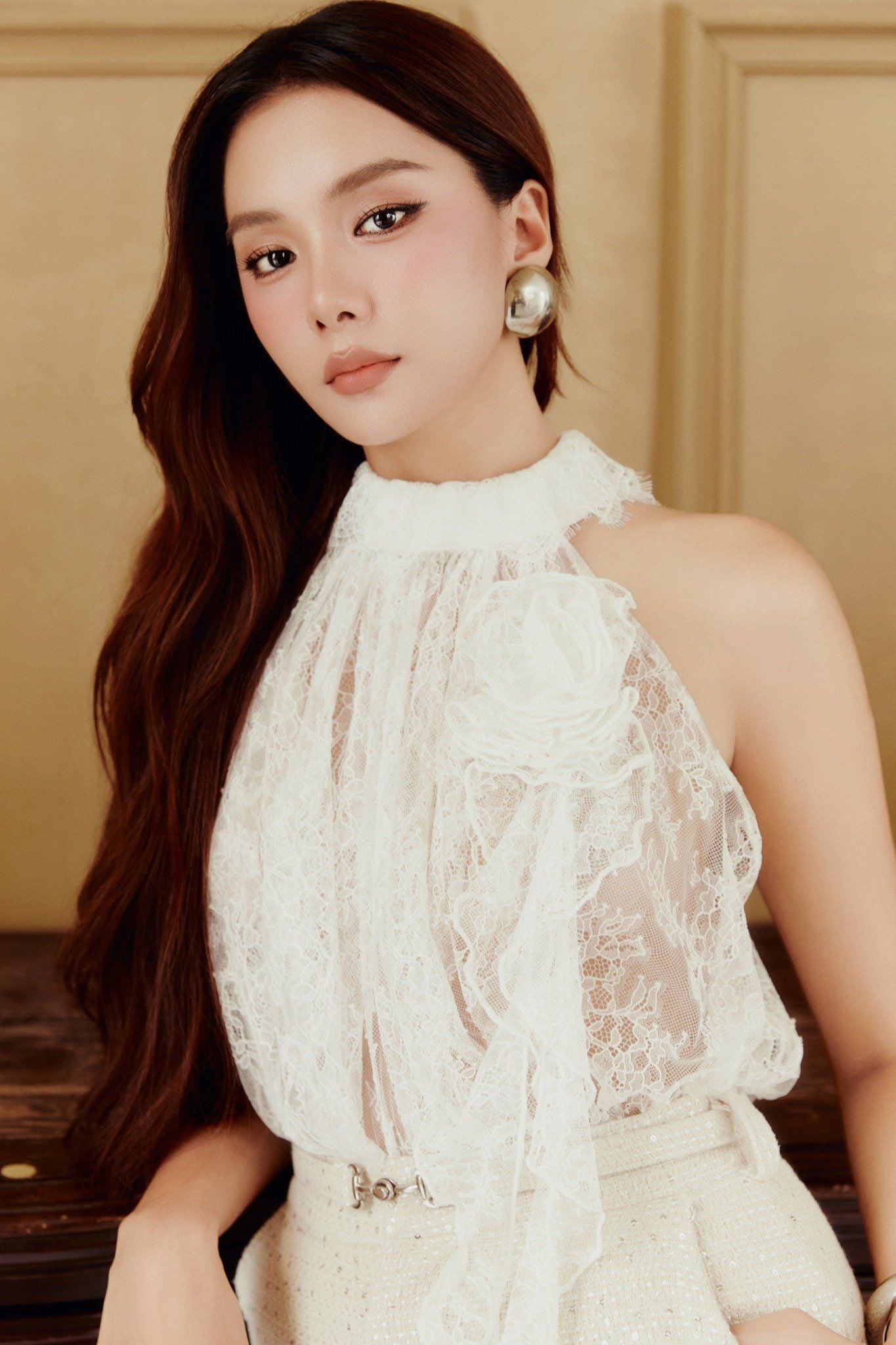 Áo Ivory Blossom Lace Black White