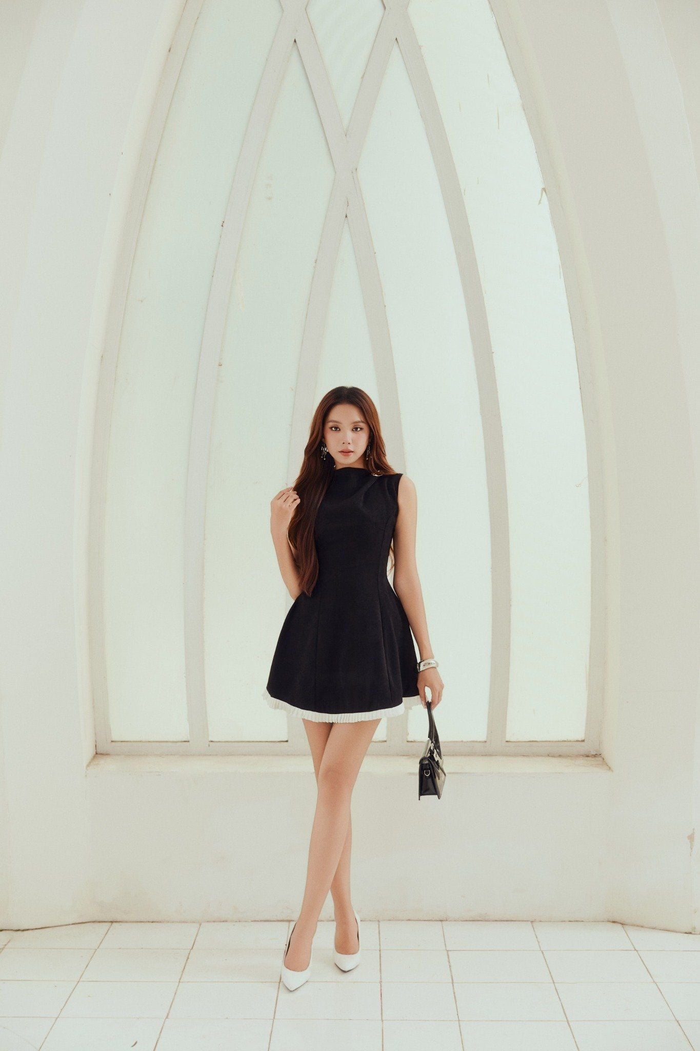 Đầm Ngắn Sleeveless Pleated Hem Detail