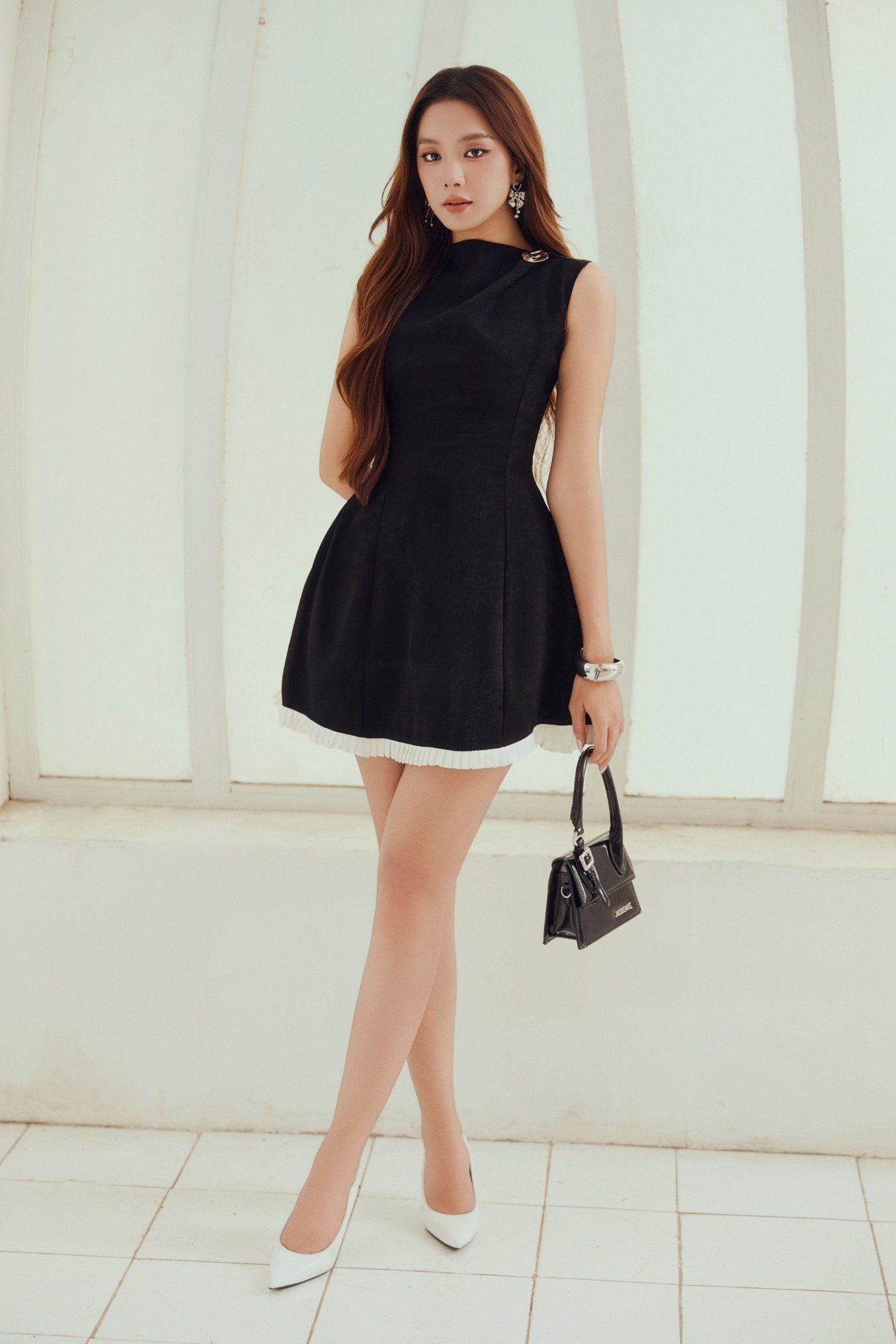 Đầm Ngắn Sleeveless Pleated Hem Detail