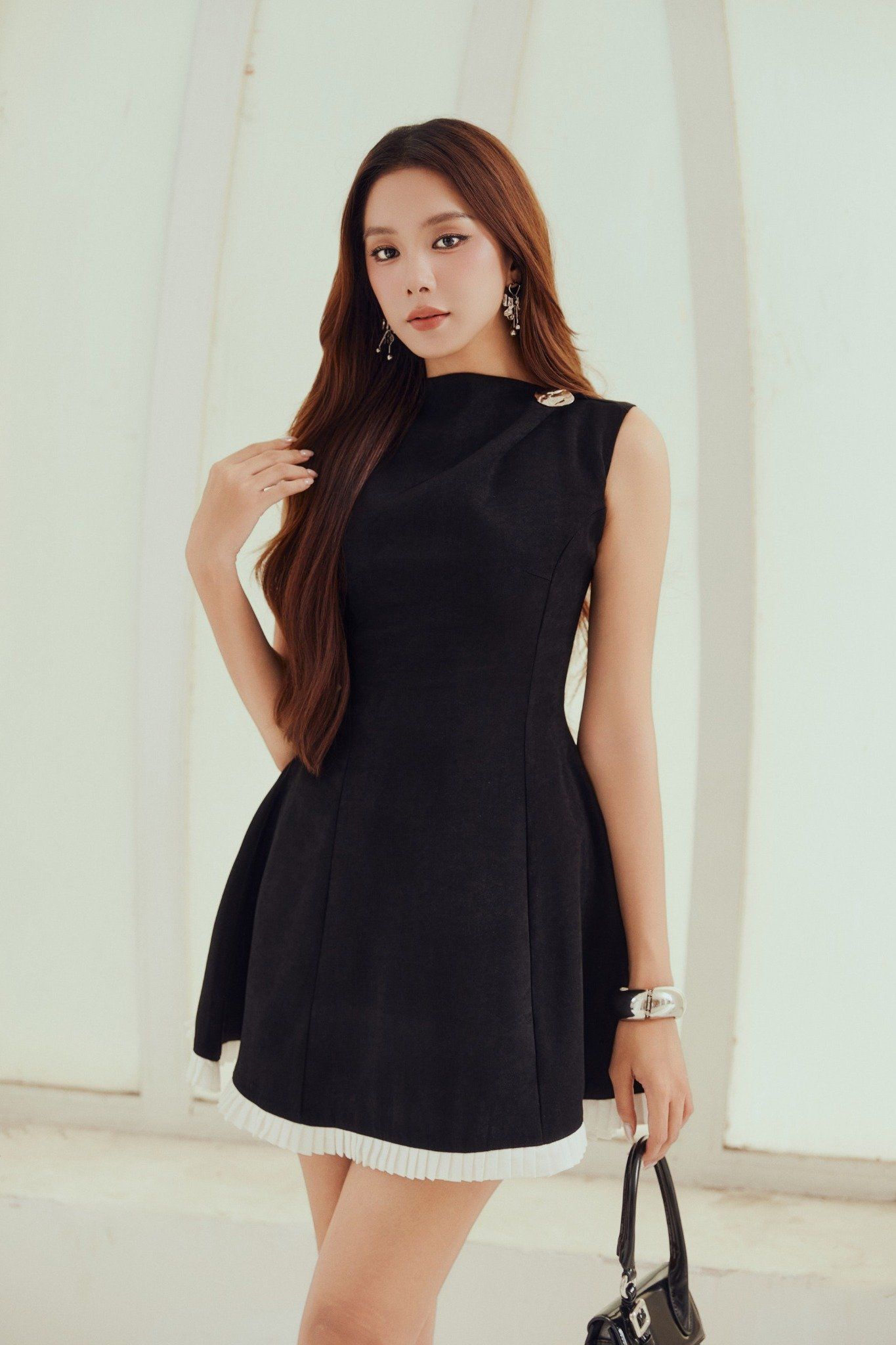 Đầm Ngắn Sleeveless Pleated Hem Detail