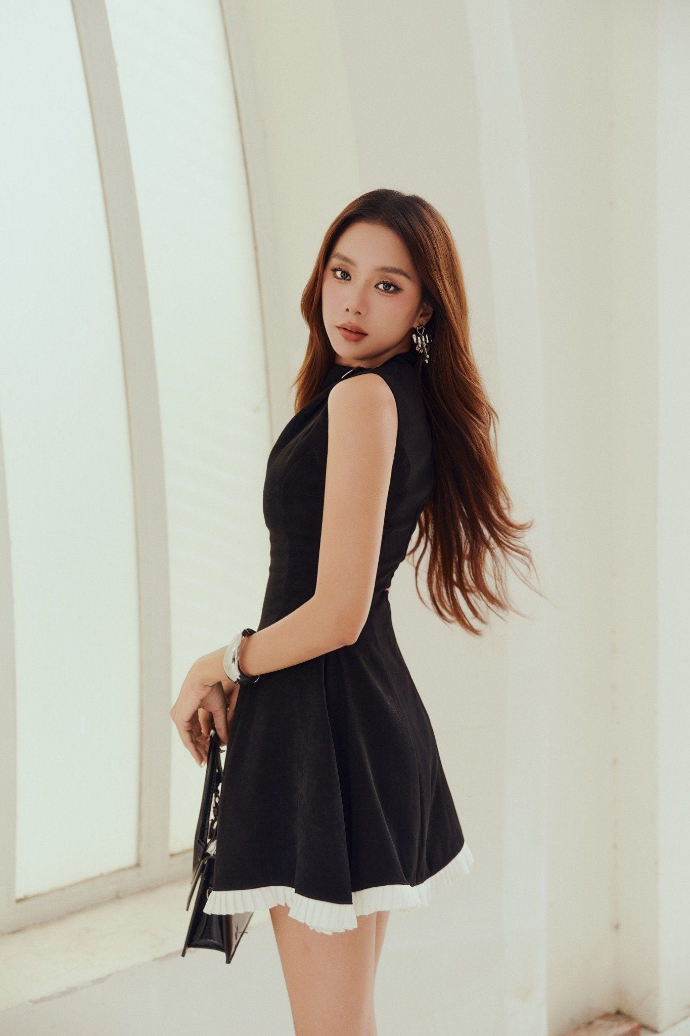 Đầm Ngắn Sleeveless Pleated Hem Detail