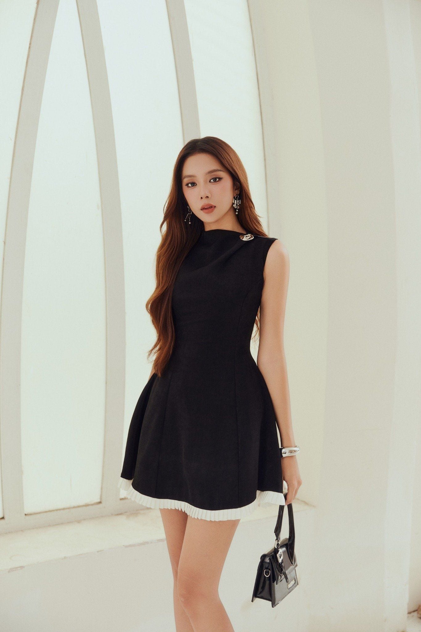 Đầm Ngắn Sleeveless Pleated Hem Detail
