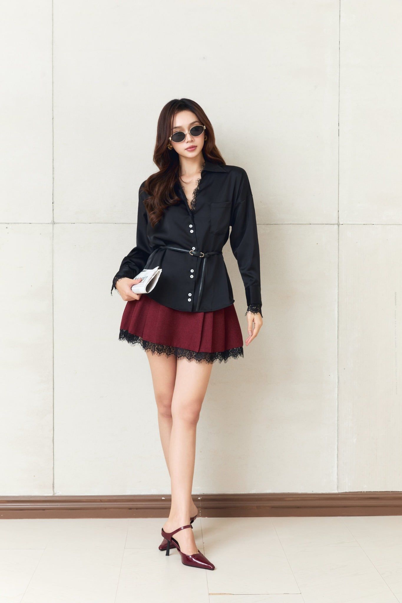 Chân Váy Ngắn Side Pleat Lacey Hem