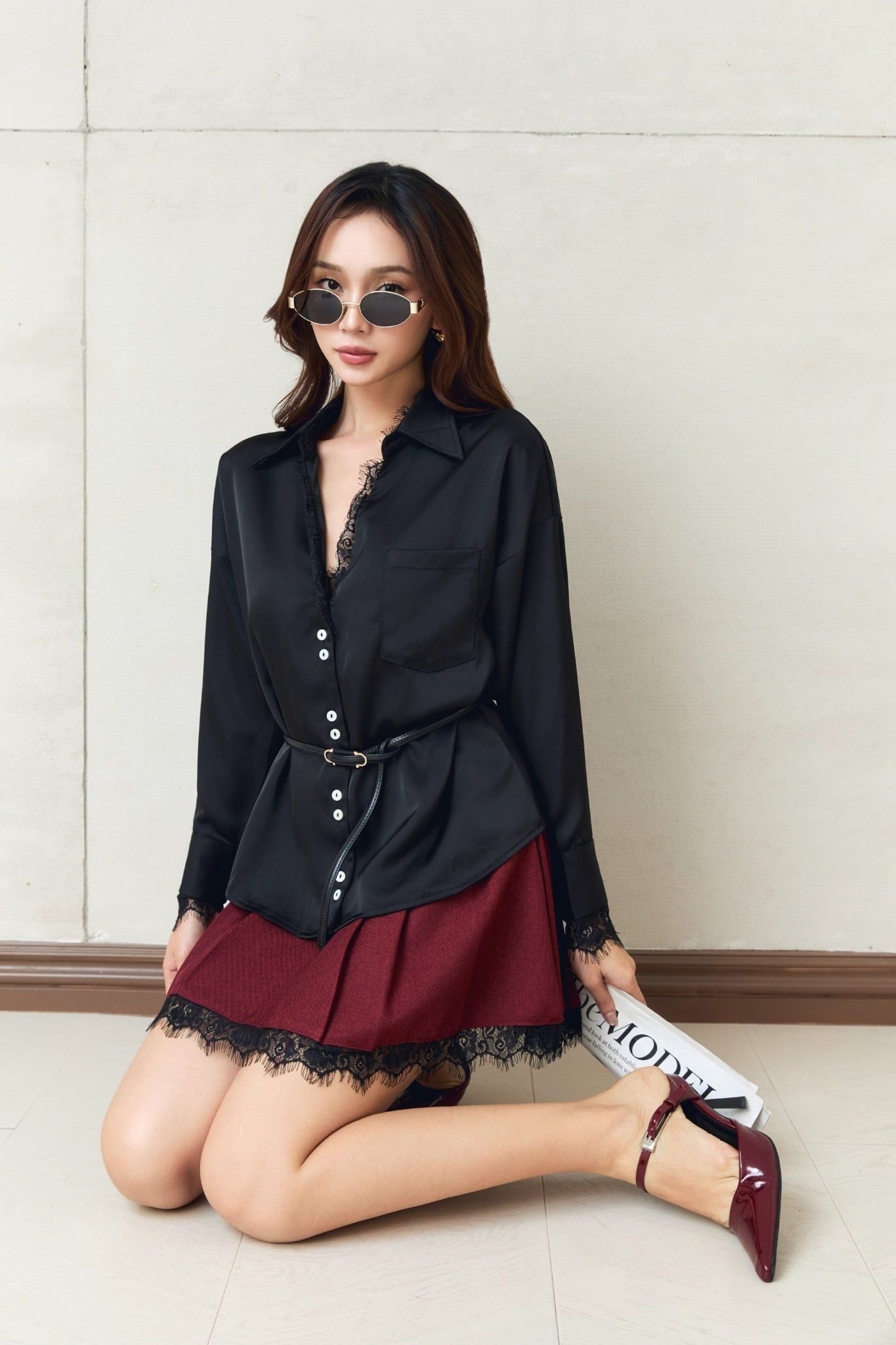 Chân Váy Ngắn Side Pleat Lacey Hem