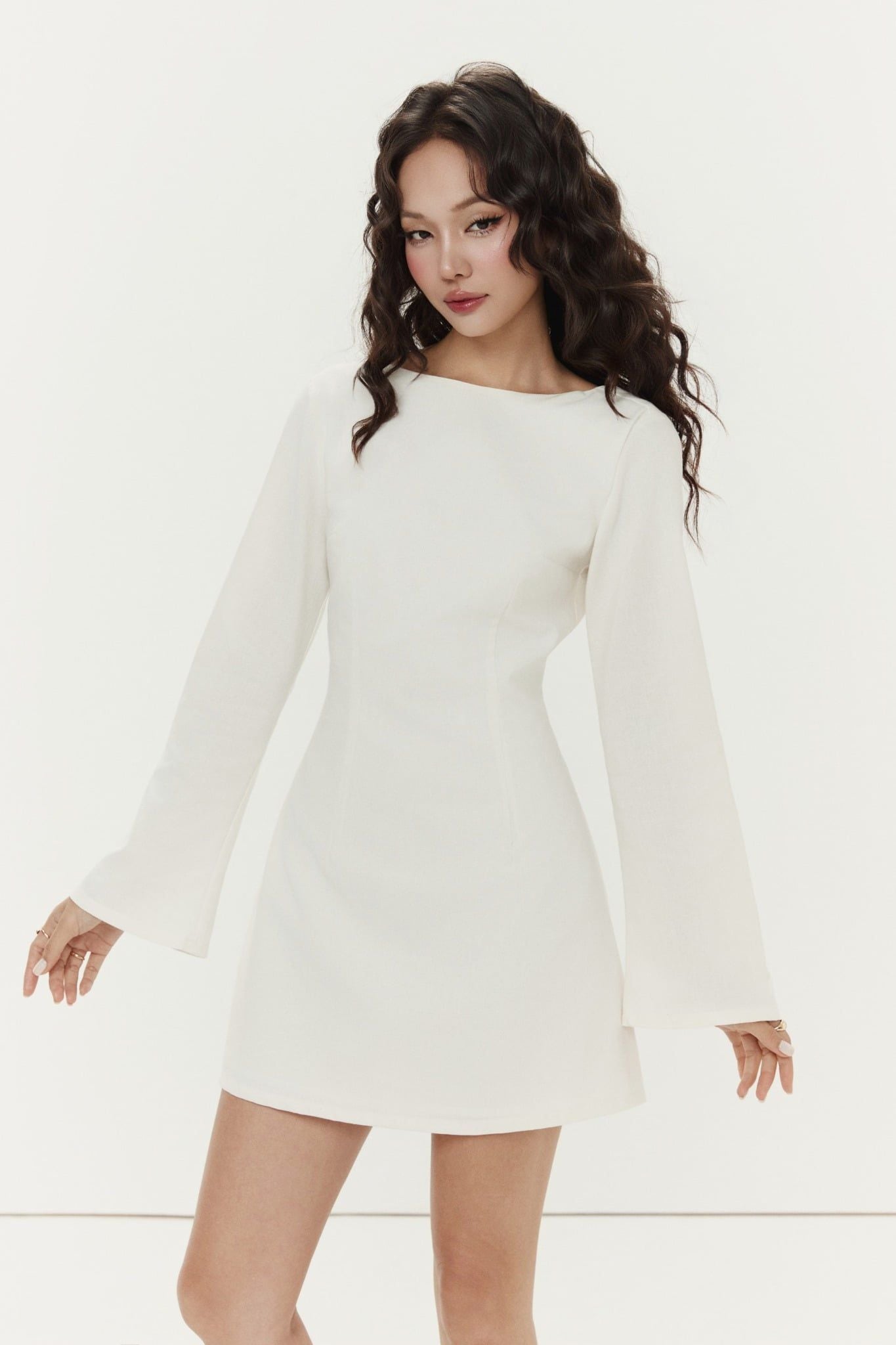 Đầm Ngắn Aurora Bell Sleeves