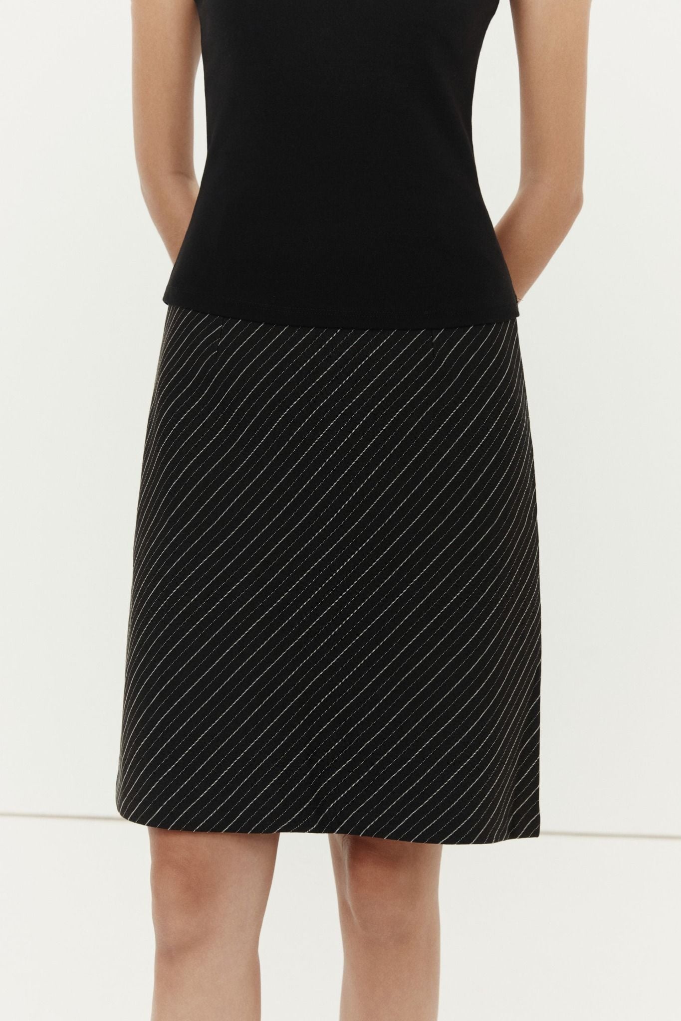 Chân Váy Ngắn Pinstripes Office