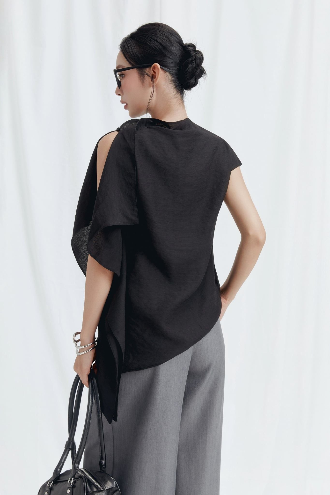 Áo Kiểu Lệch Tà Elara Top