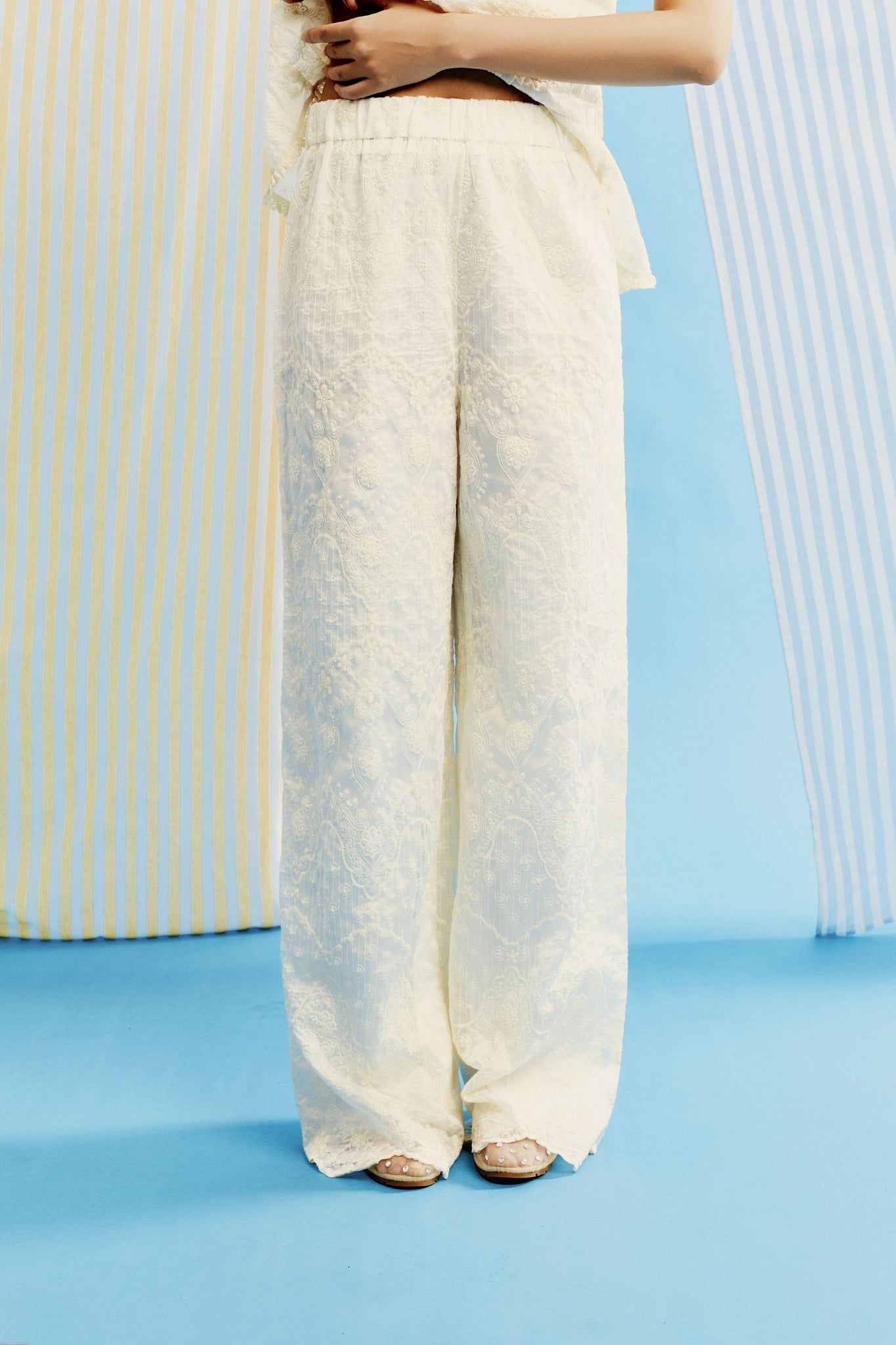 Set Áo Và Quần Dài Ethereal Lace Ensemble