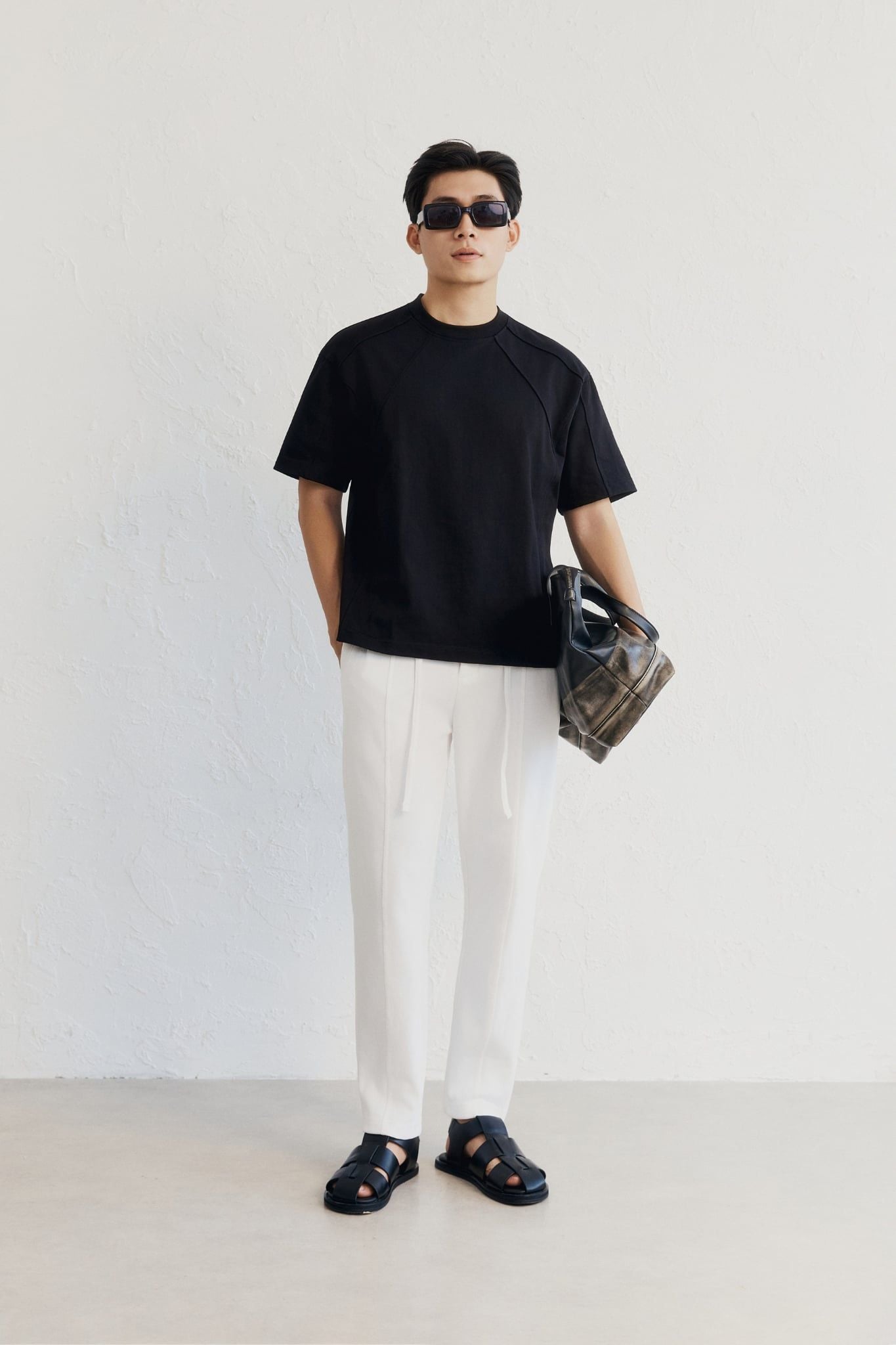 Áo Thun Boxy Rã Thân Trước Sau Black