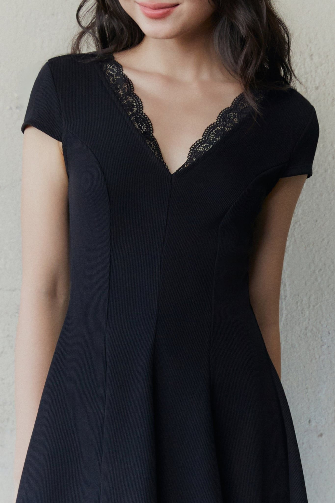 Đầm Ngắn Alora Ribbon Dress