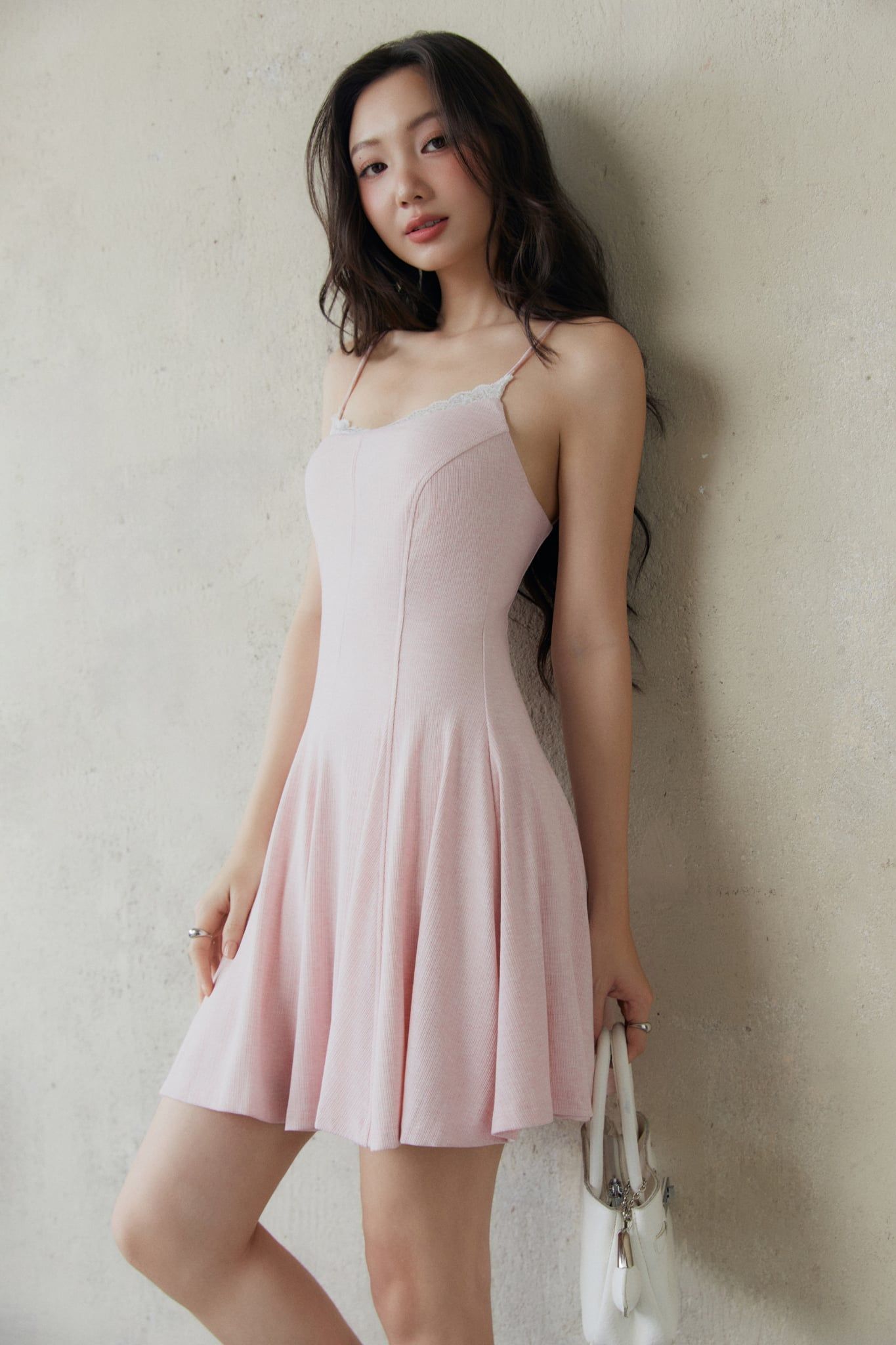 Đầm Ngắn Chất Thun Phối Ren Selena Cami Dress
