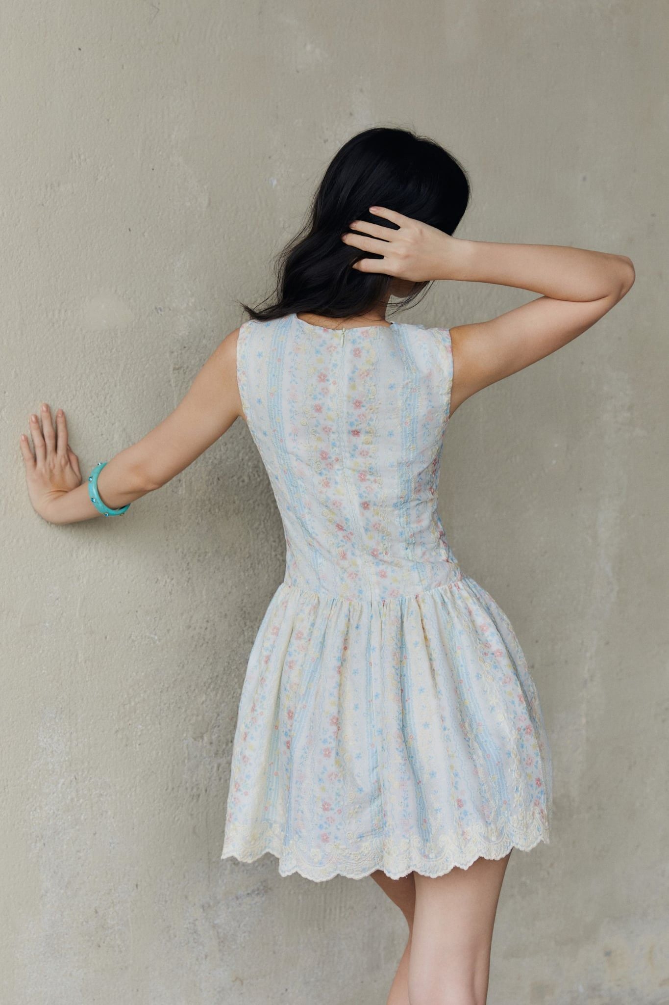 Đầm Ngắn Cổ V Rosalind Dress