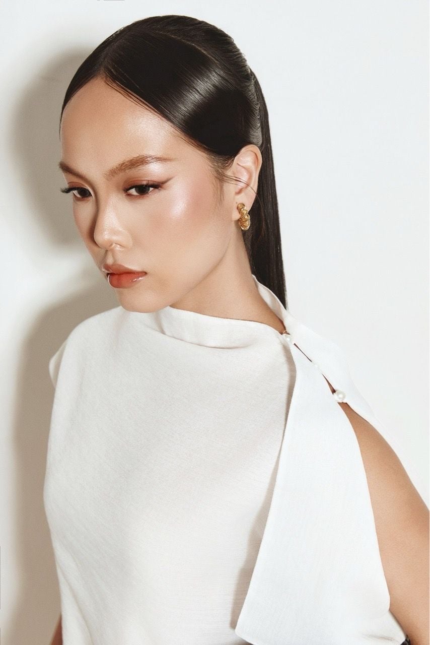 Áo Kiểu Lệch Tà Elara Top