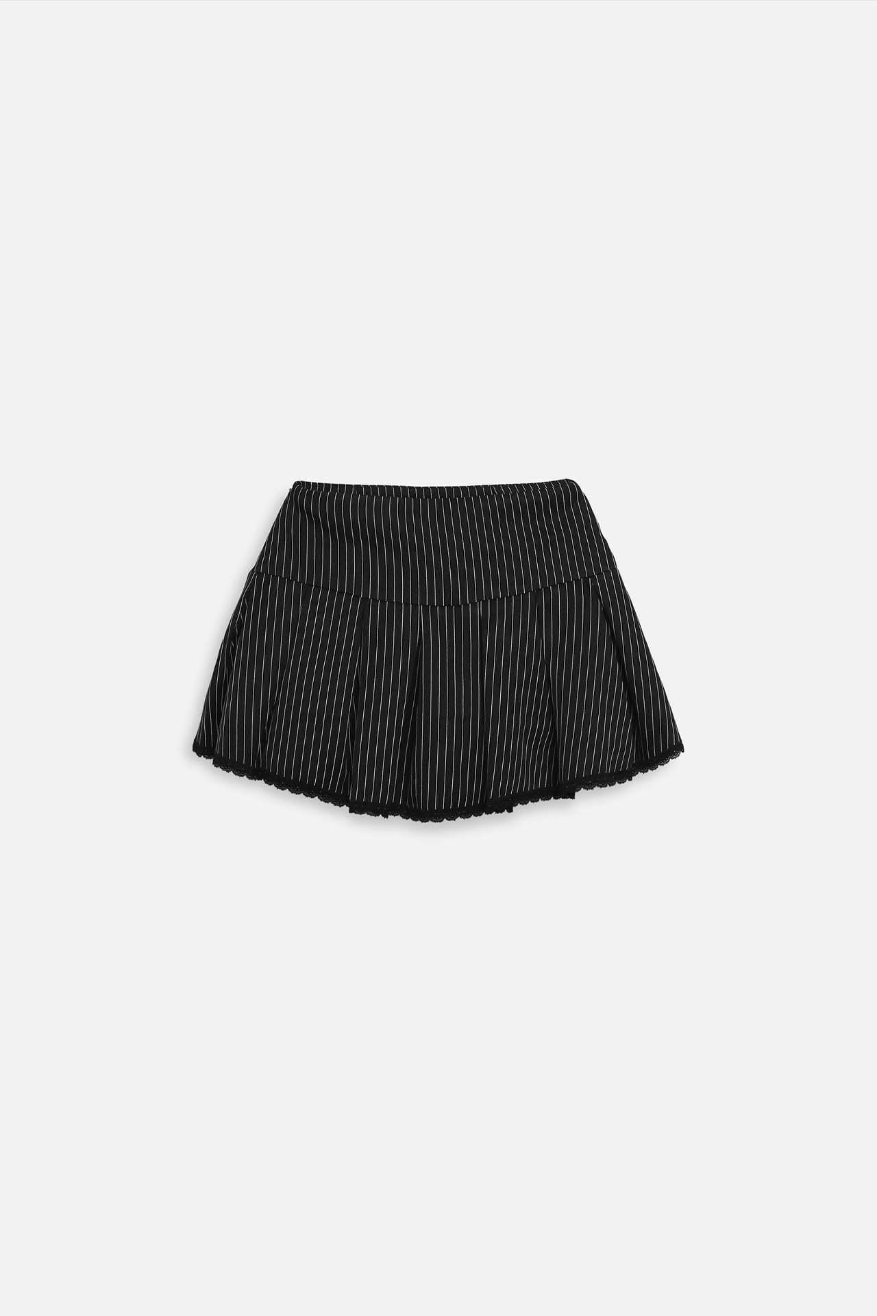 Chân Váy Ngắn Xếp Ly Viền Ren Loomi Skirt