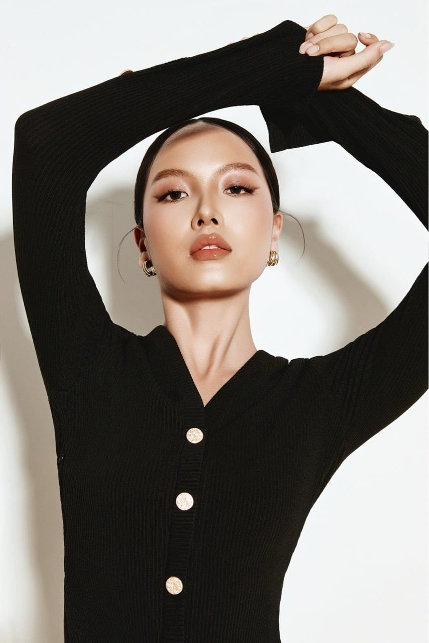 Đầm Ngắn Lumière Ribbed V-Neck