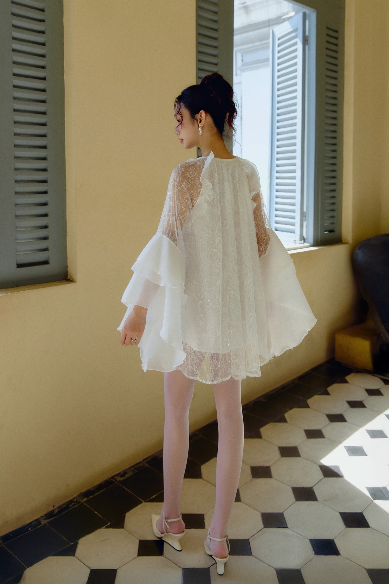 Đầm Ngắn Swan Ruffle – SomeHow