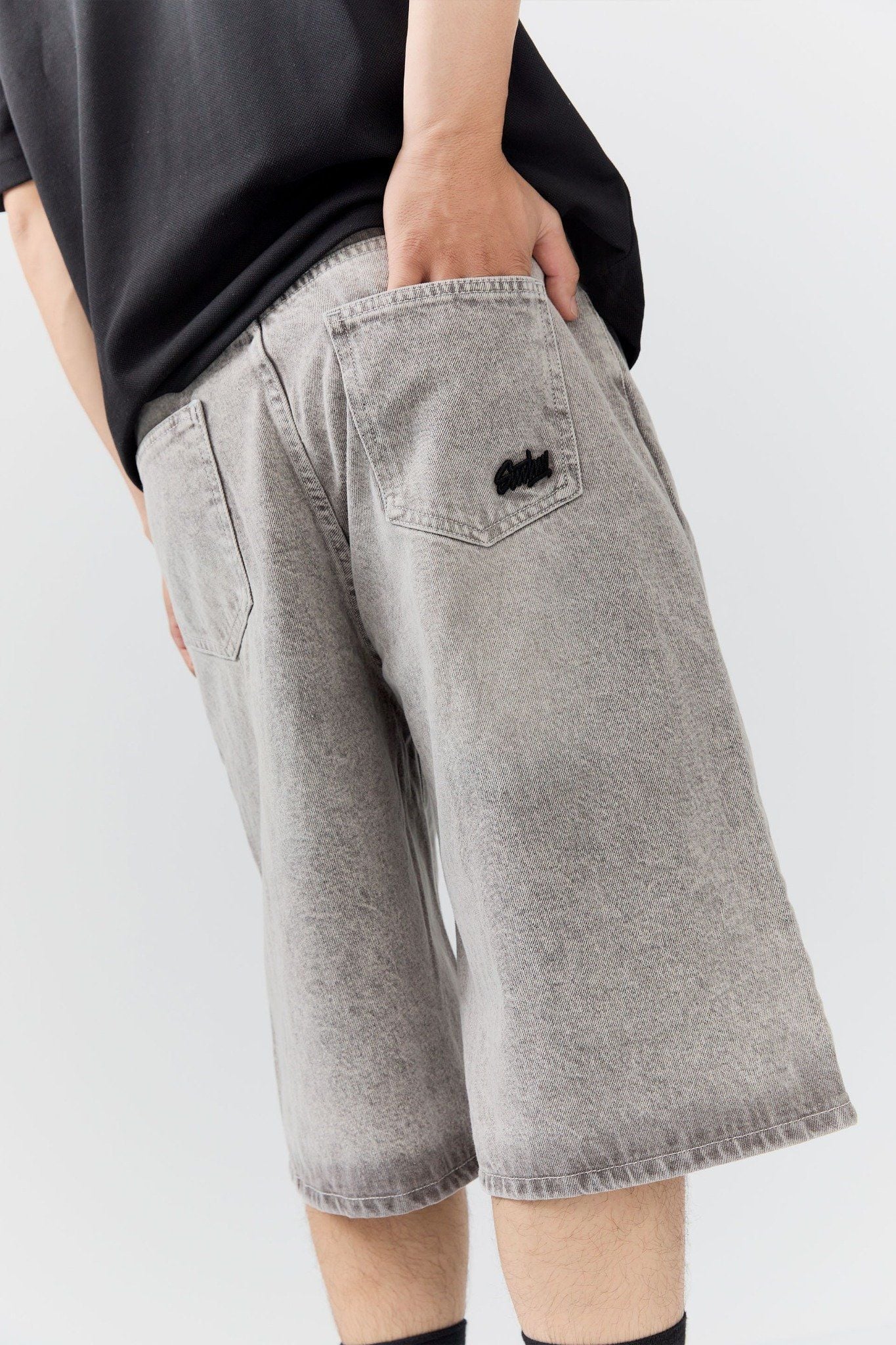 Quần Short Straight Bermuda Gray