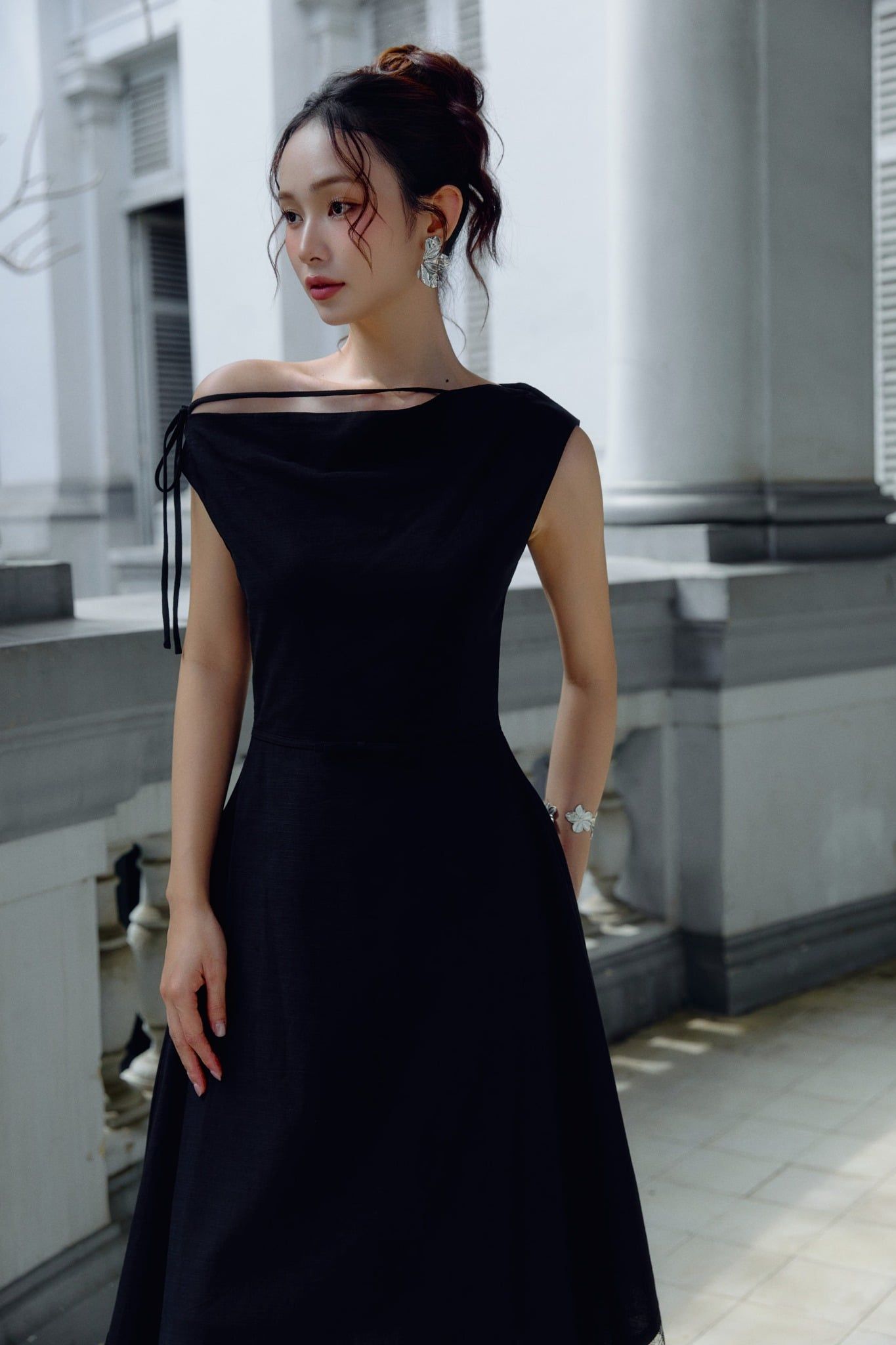 Đầm Dài Vai Lệch Phối Ren Ethereal